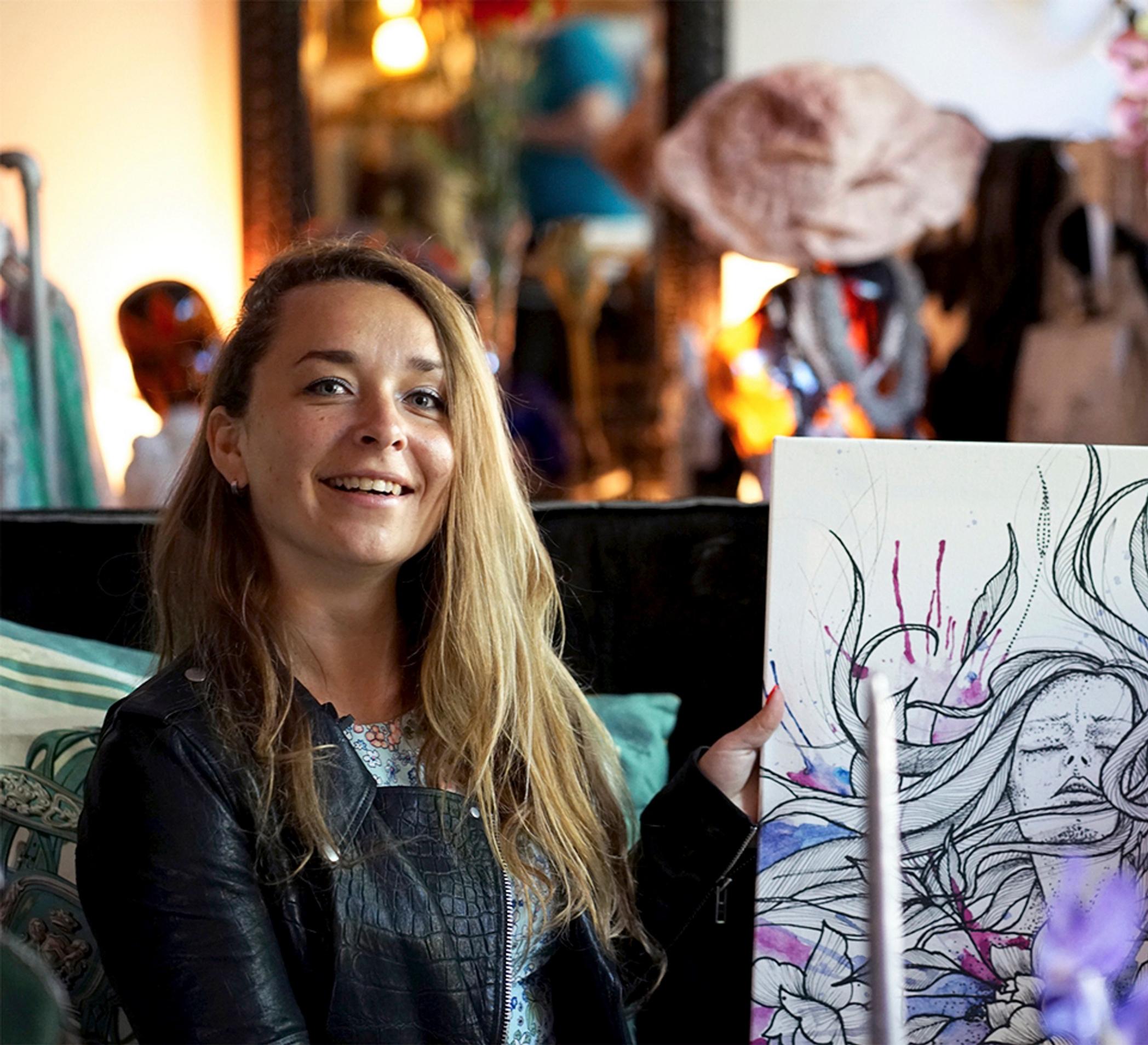 Kun taiteilija Sasha Luchkova muutti Suomeen, häntä pelotti, tuleeko hän toimeen: "Kriisien kautta voi löytää jotain odottamatonta hyvää"