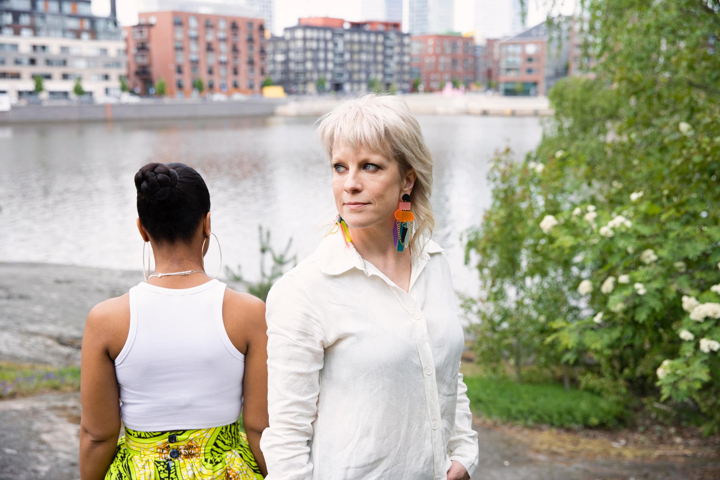 ”Yasmine on vahvasti elämässä kiinni. Hän tuntee ja elää täysillä, välillä jopa vereslihalla”, Laura Voutilainen sanoo rakkaasta siskontyttärestään Yasmine Yamajakosta.