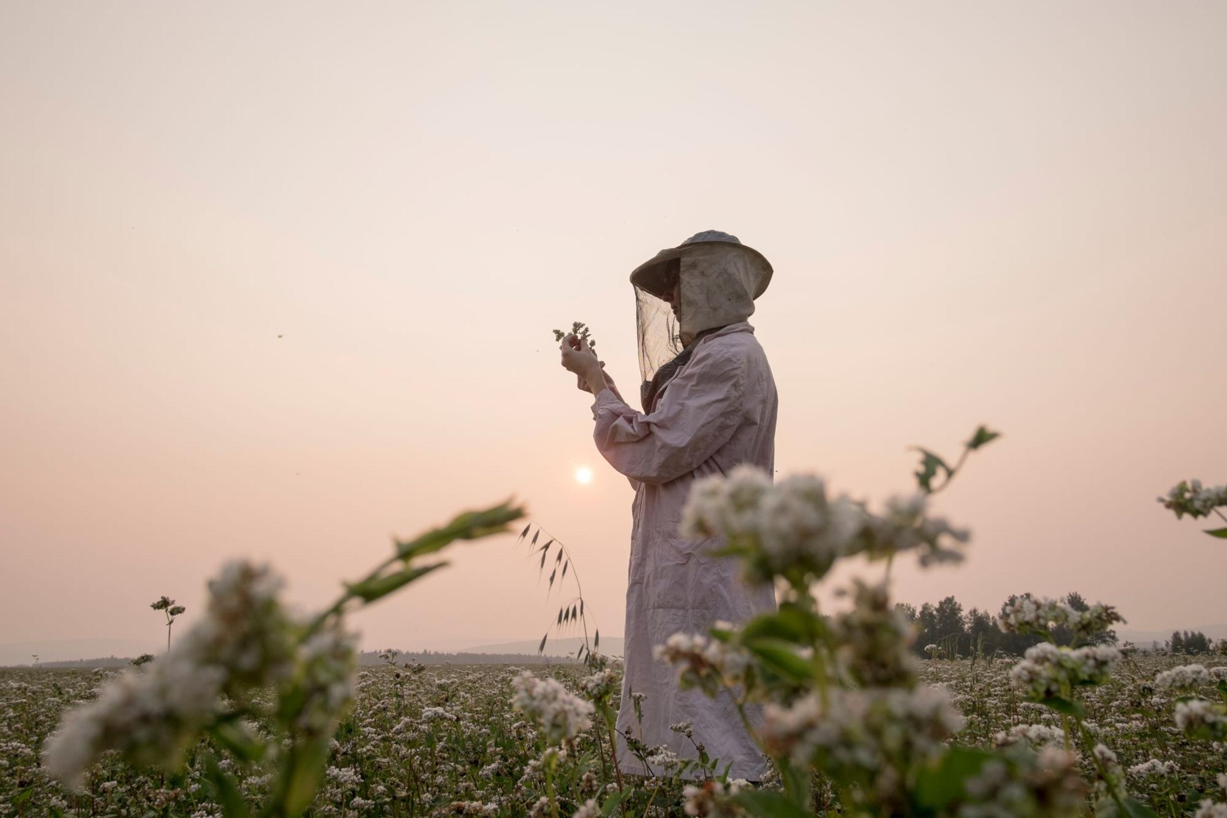  Kuka muka sanoi, että iso palkka on aina parempi? Tai että yrittäjyyteen kuuluu 12 tunnin työpäivät? Kolme naista kertoo uuden näkökulman työhön