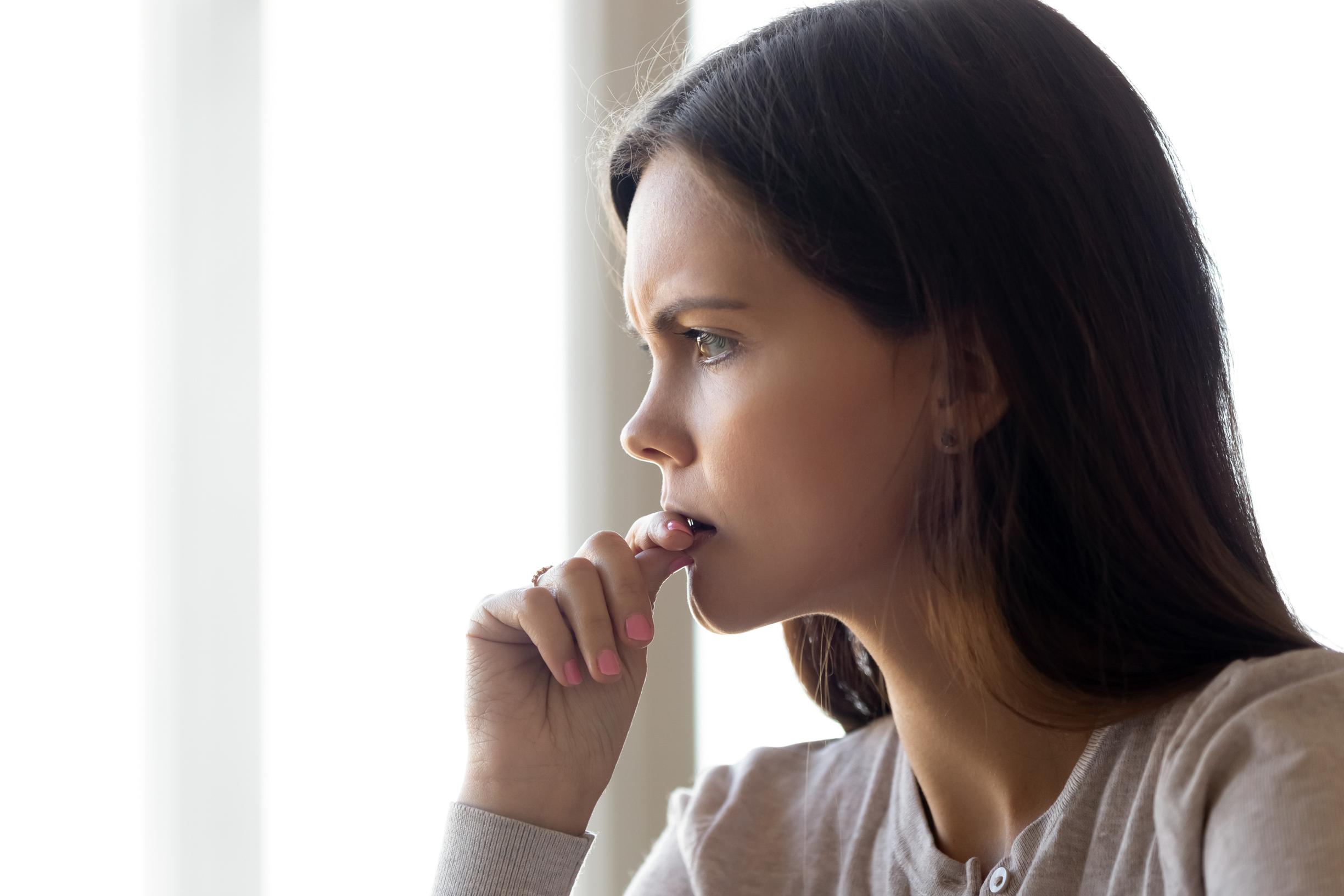 Onko sinun vaikea tehdä päätöksiä? Kyse on asiantuntijan mukaan tunteista - Pohdi tätä asiaa, jos päädyt aina jahkailemaan