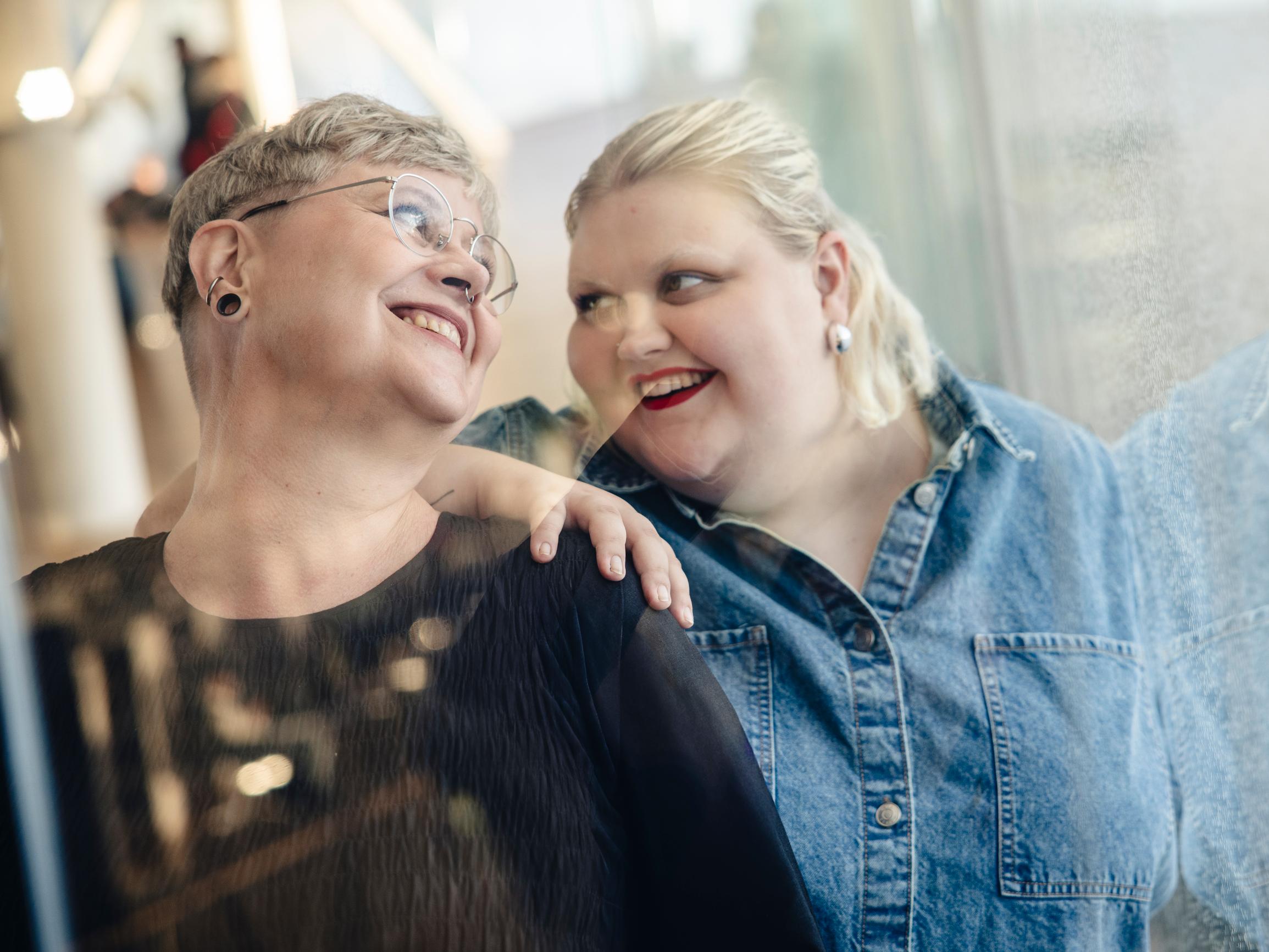 Kun Ranja Omaheimoa tökittiin kadulla ja kannustettiin rasvaimuun tv-sarjan kulisseissa, äidin puhelin soi: ”Oli hirveää kuulla, kuinka huonosti ­lapseni voi”