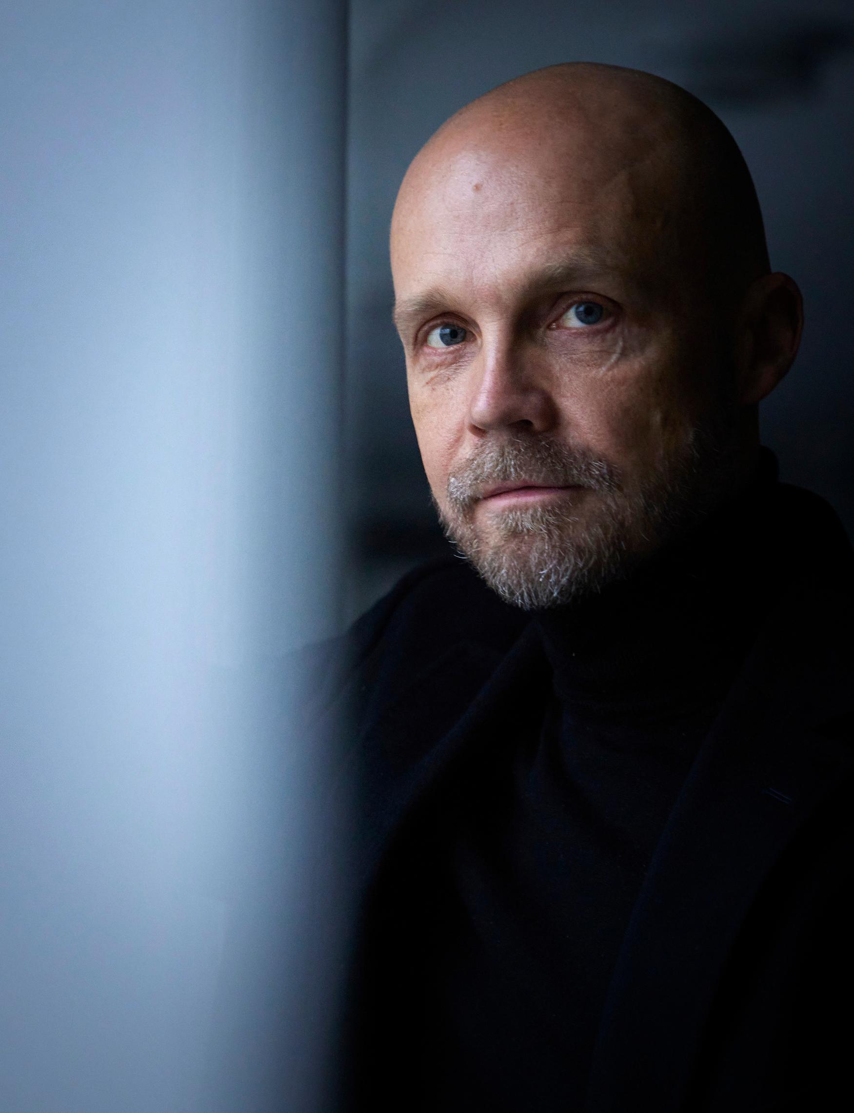 Juha Tapio tietää, että tietty epävarmuus kuuluu artistin työhön. ”En edes toivo sellaista olotilaa, että olisin liian vakuuttunut kyvyistäni.”