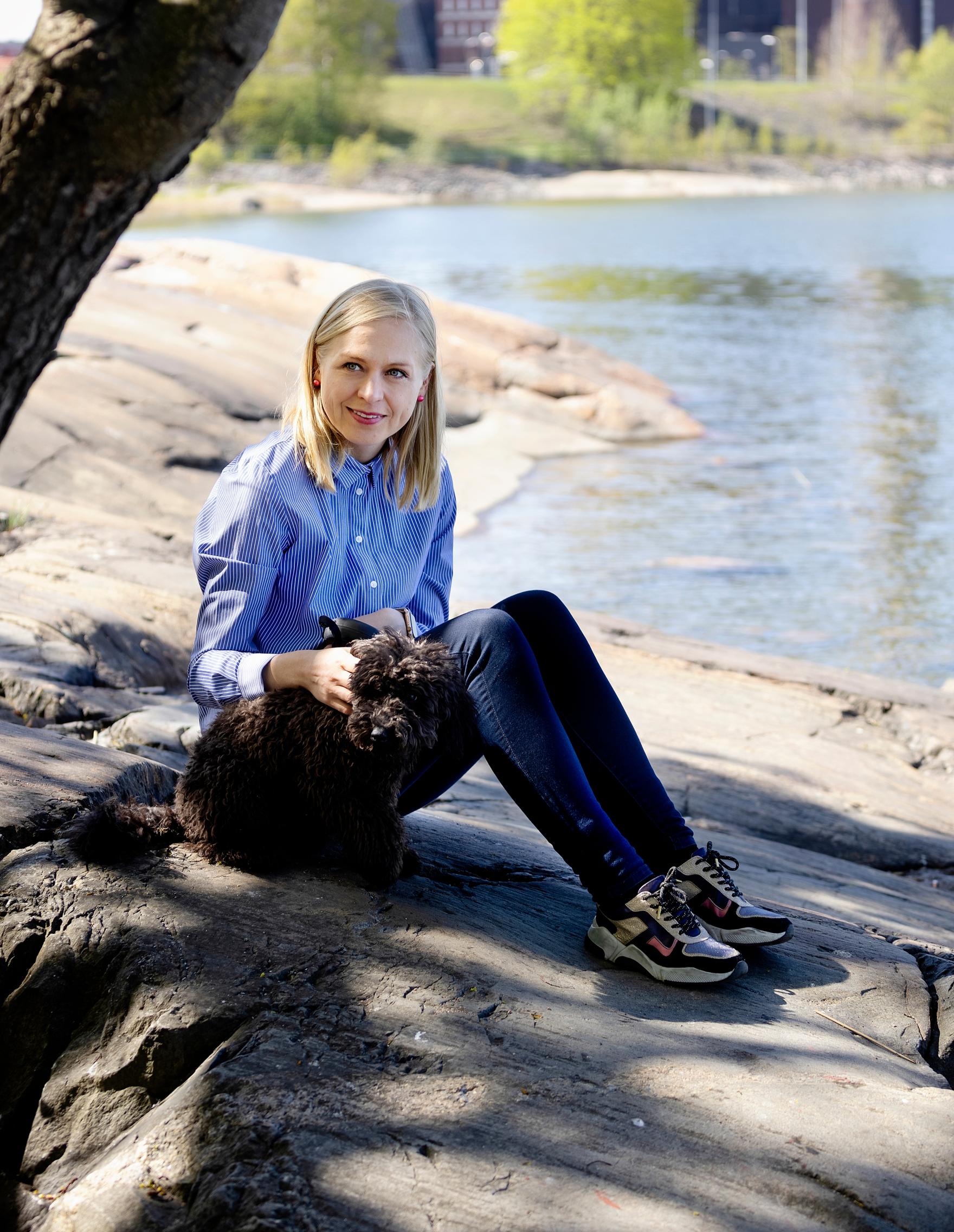 ”Olen ollut monesti jääräpäinen ja ajatellut, että selviän tästä kyllä itse”, Elina Valtonen pohtii.