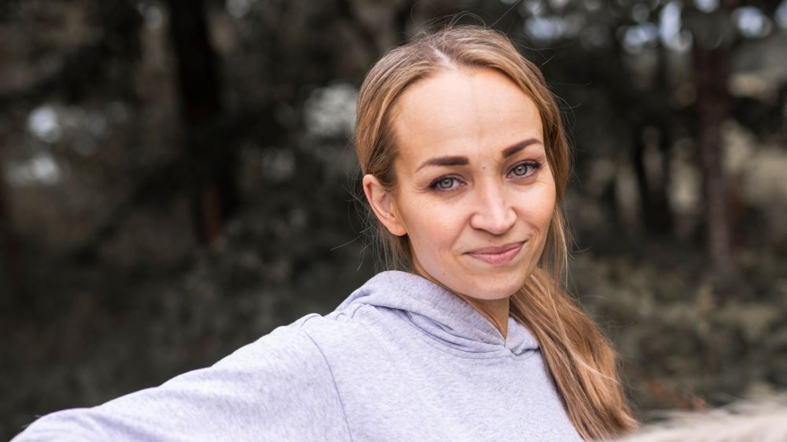 Jennin, 40, hermosto kävi ylikierroksilla – yhtäkkiä hänet kiidätettiin saunanlauteilta sairaalaan: ”Ehdin jo suunnitella hautajaiseni”