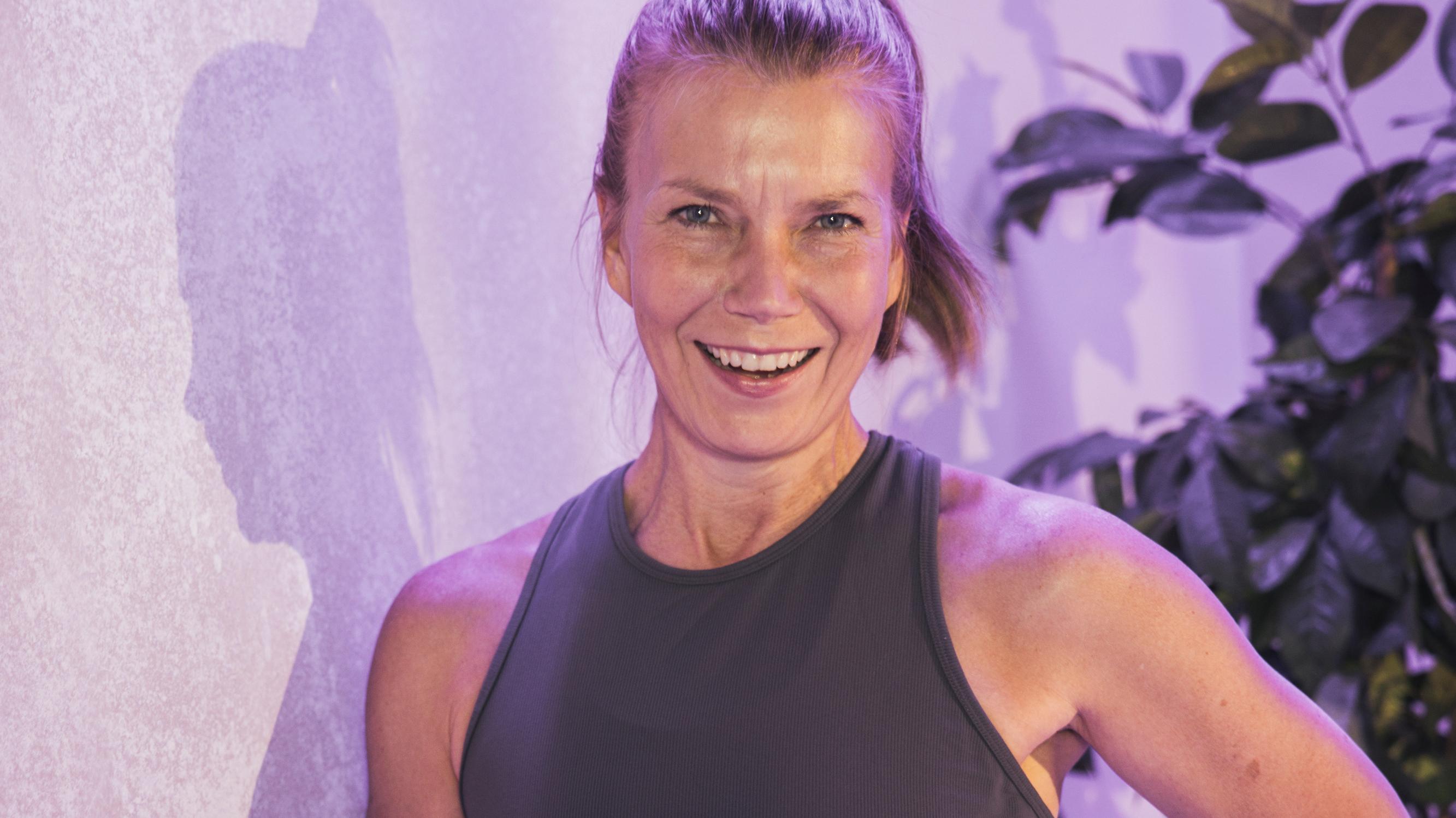 5 liikettä, joilla helpotat iskiaskipua – simpukkaliike vahvistaa myös pakaroita