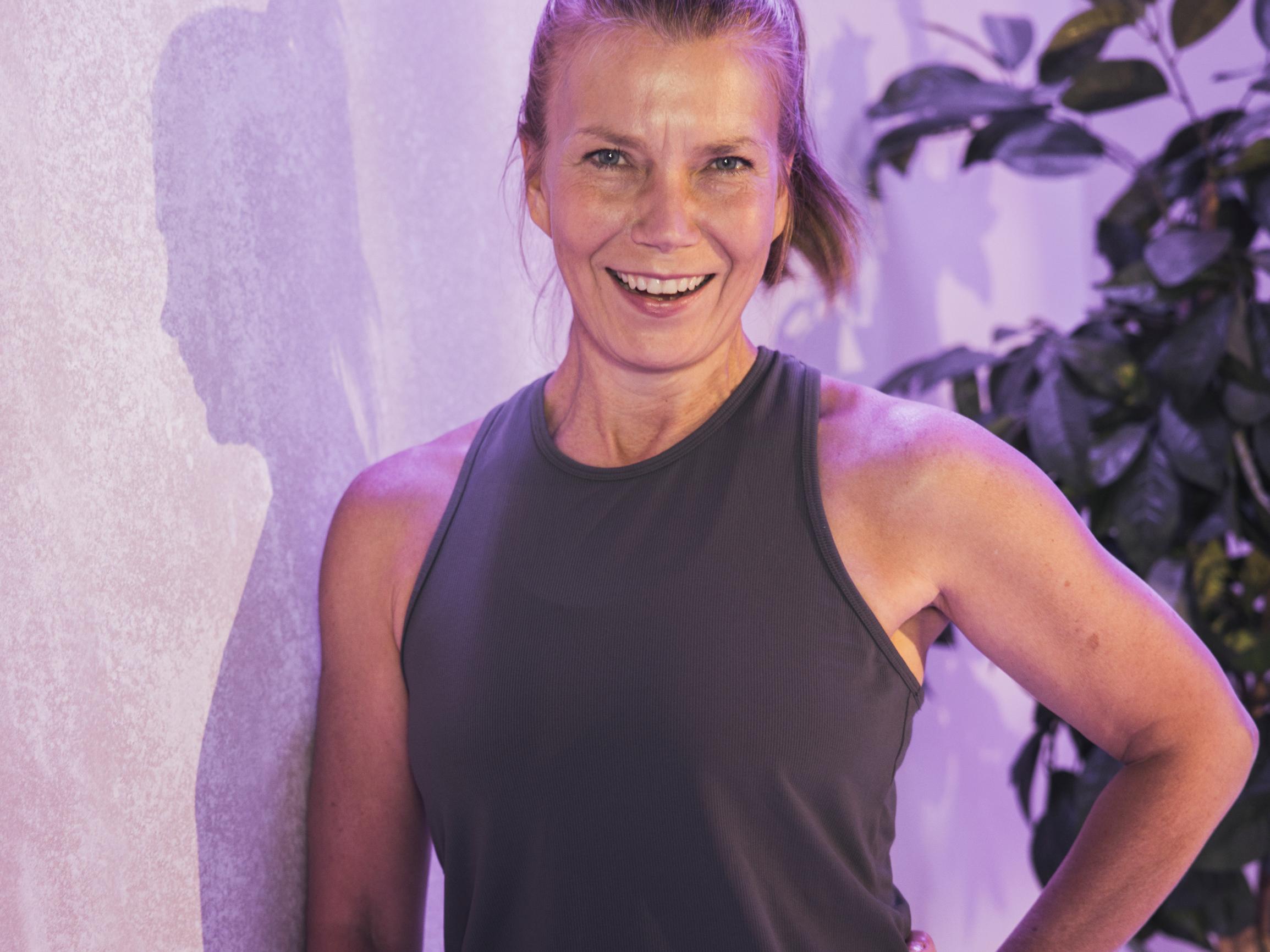 5 liikettä, joilla helpotat iskiaskipua – simpukkaliike vahvistaa myös pakaroita