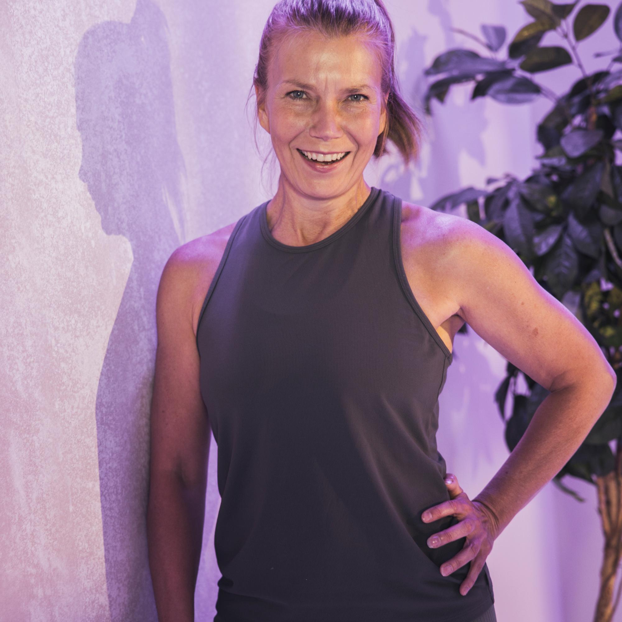 5 liikettä, joilla helpotat iskiaskipua – simpukkaliike vahvistaa myös pakaroita