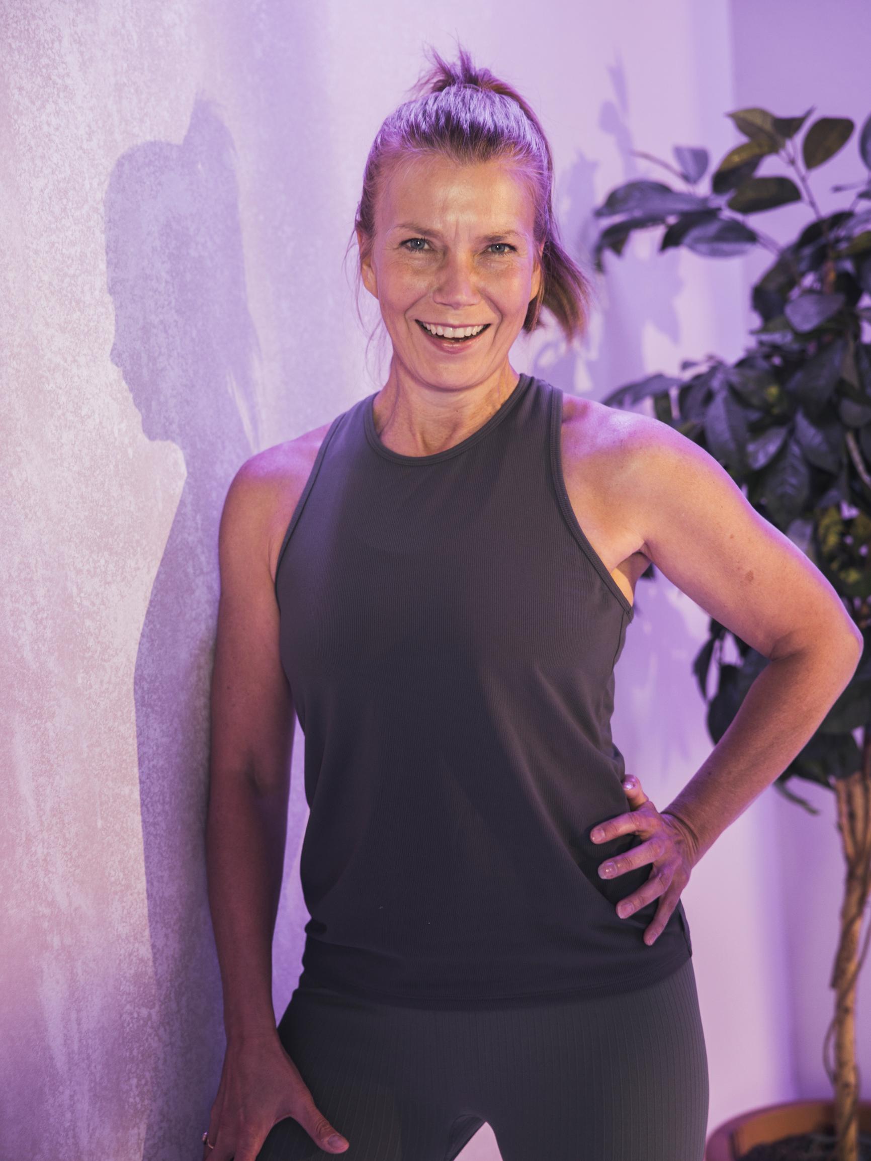 5 liikettä, joilla helpotat iskiaskipua – simpukkaliike vahvistaa myös pakaroita