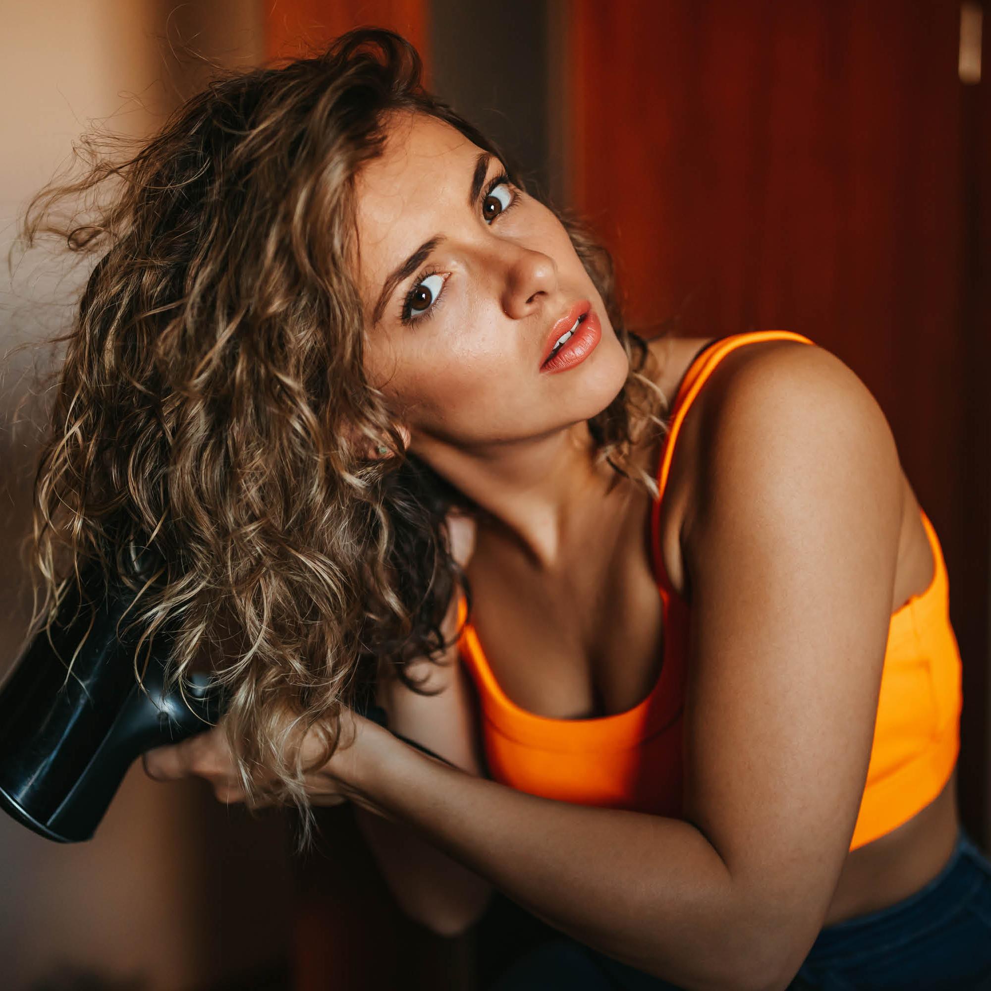 Kääk, hiustenkuivaaja haiskahtaa palaneelta! Pitääkö olla huolissaan? Tukesin ylitarkastaja vastaa