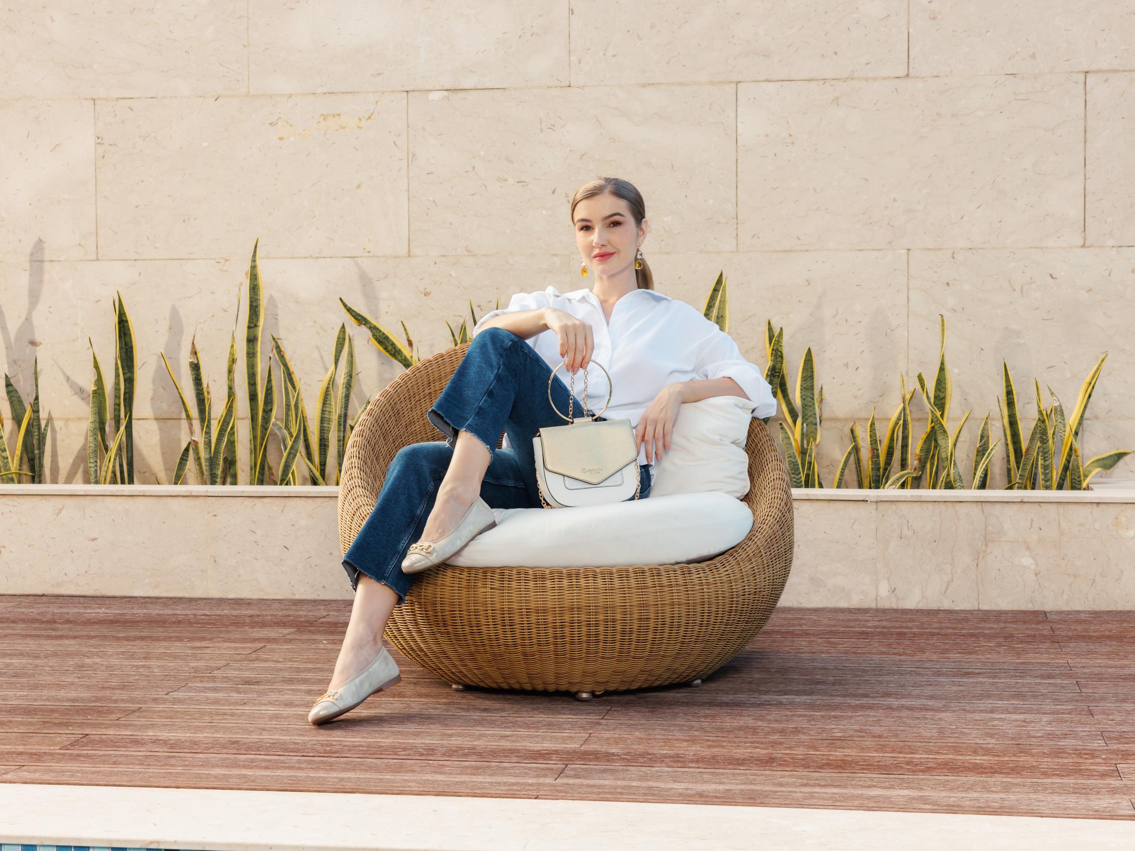 Kesän upea jalkinemuoti – näyttävät soljet ja helmeilevät pinnat viimeistelevät tyylin