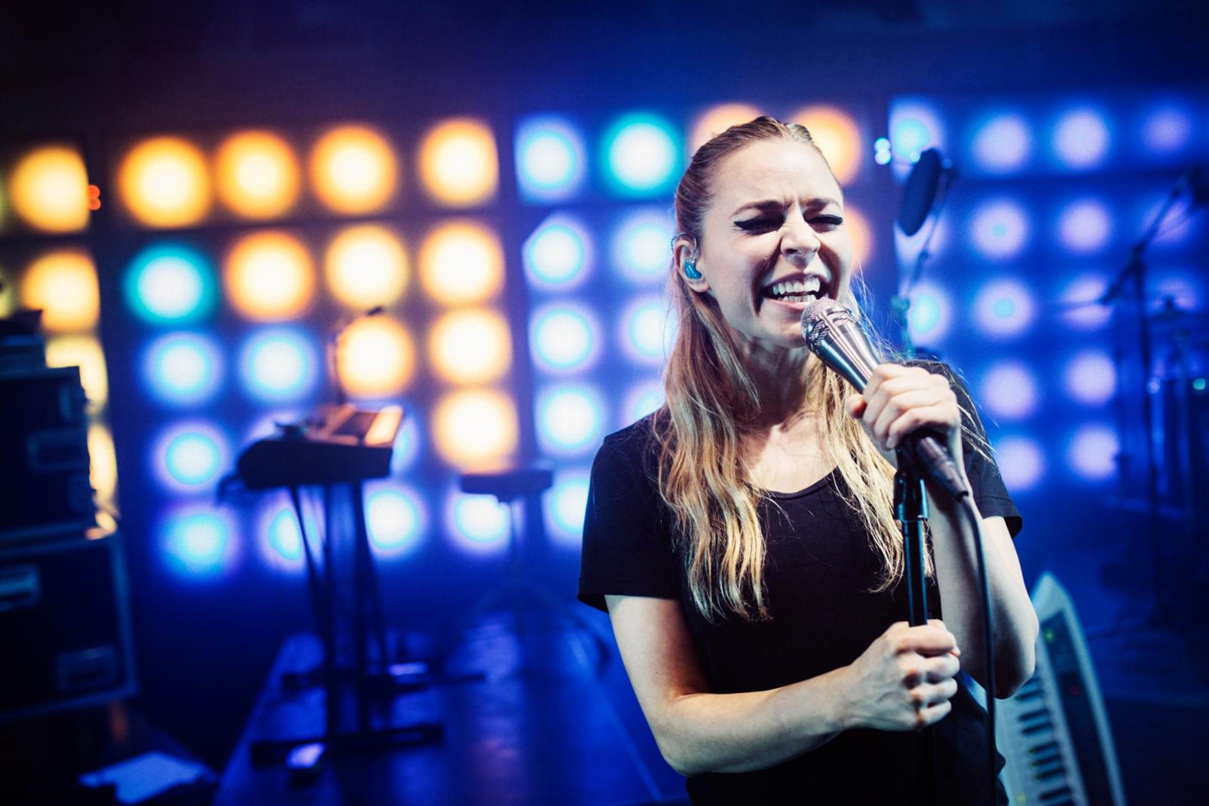 Miten meneekään Ram pam pam -biisin sanat? Entä Kaija Koon biisit? Testaa tietämyksesi hauskalla visalla!