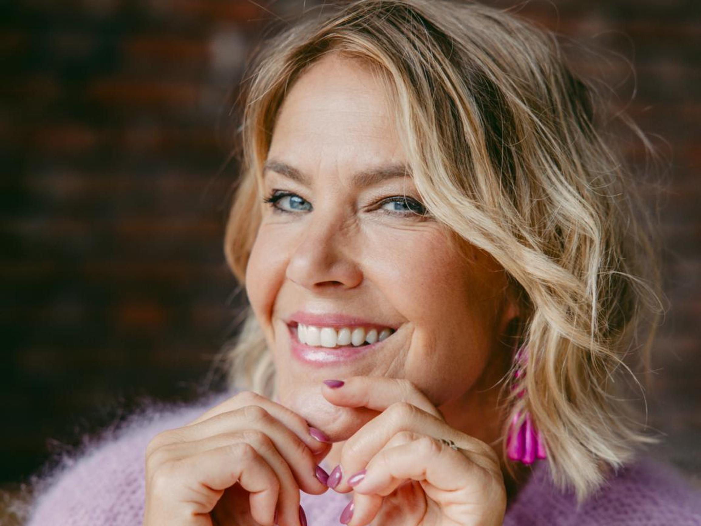 Ella Kanninen rakastui mieheen, joka on hänen vastakohtansa  –  ja se saa suhteen kestämään: ”Emme elä enää hullaantumisen aikaa, mutta suhteemme toimii”