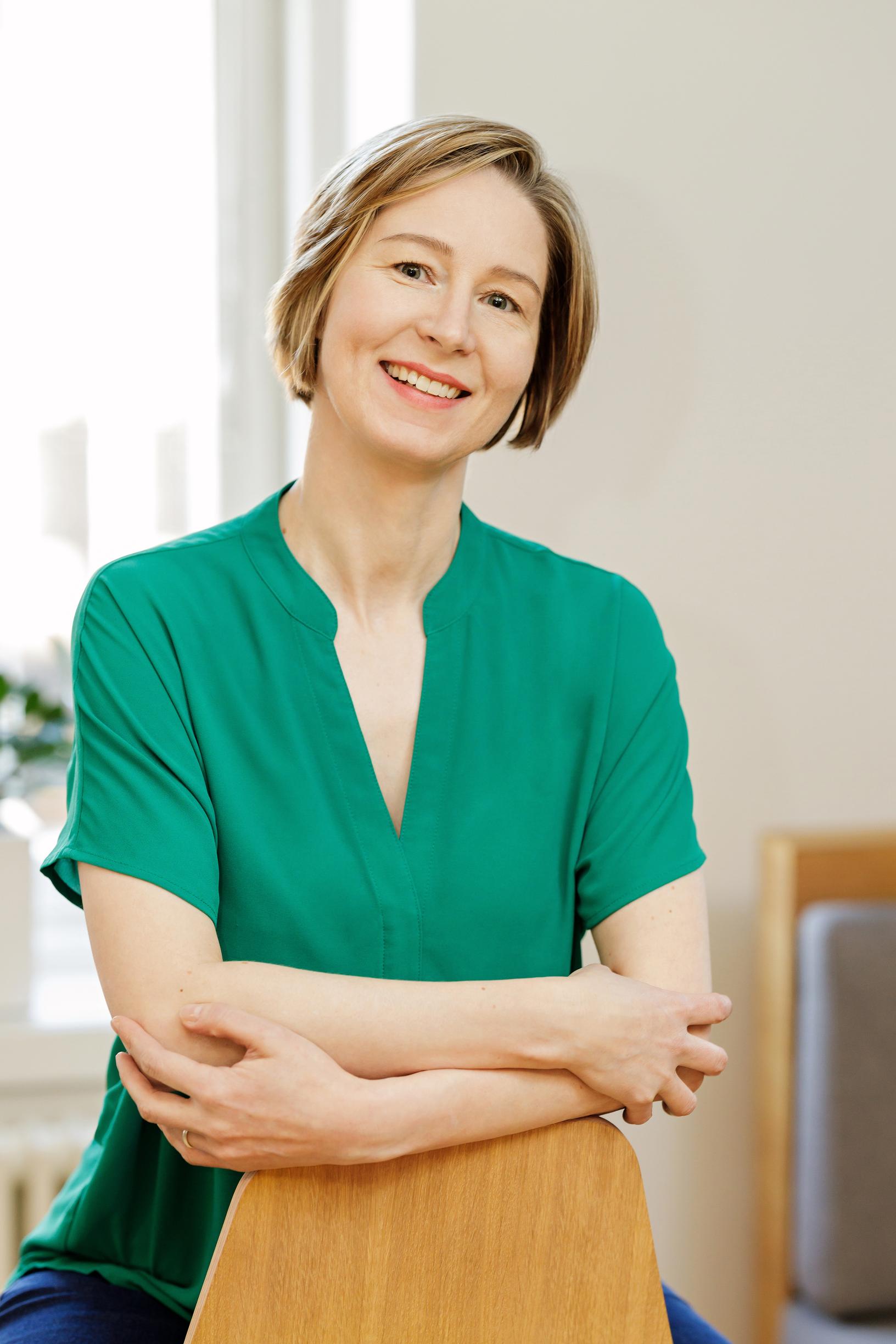 Anna Rossi on tavoite- ja uravalmentaja. Uusivisio-valmennuksissaan hän auttaa ihmisiä, jotka ovat risteyskohdassa omalla urallaan.