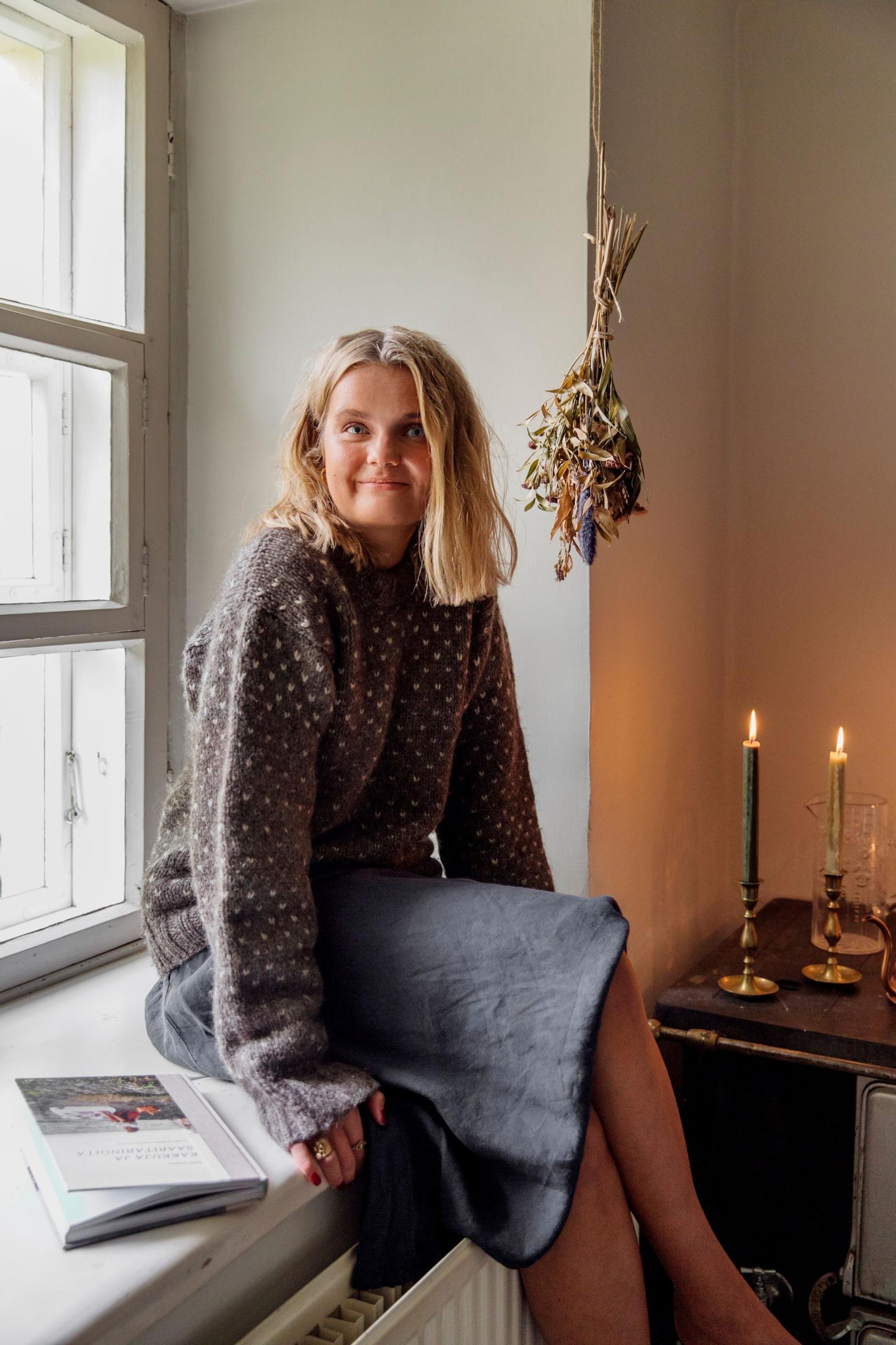 Emilia Vartiainen häpesi pitkään kiinnostustaan ruokaan ja sairastui syömishäiriöön – sitten hän päätti kirjoittaa ruokakirjan 