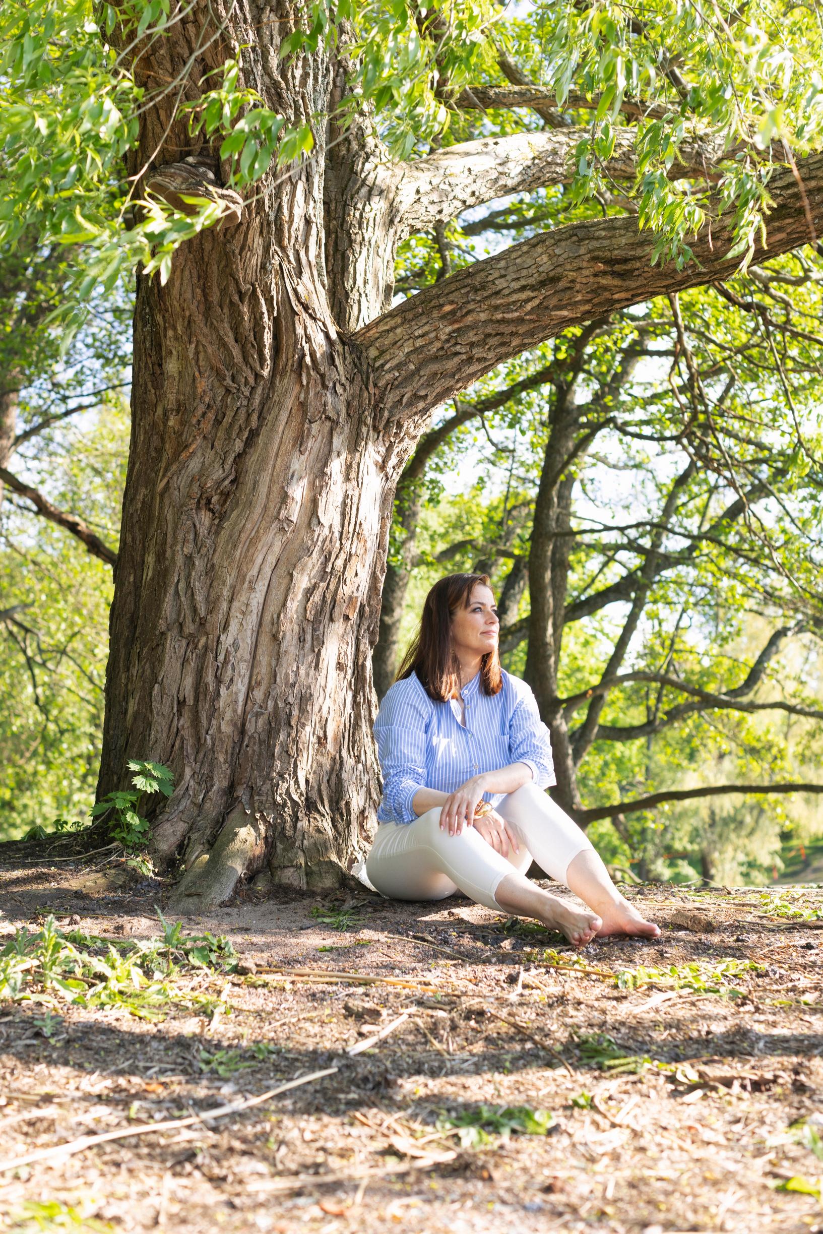Marianne Heikkilä pyrkii käsittelemään suruaan hetki kerrallaan. ”Joillekin läheisensä menettäneille ystävilleni on tullut jokin addiktio. He ovat alkaneet urheilla tai tehdä paljon töitä. En haluaisi mennä siihen.”