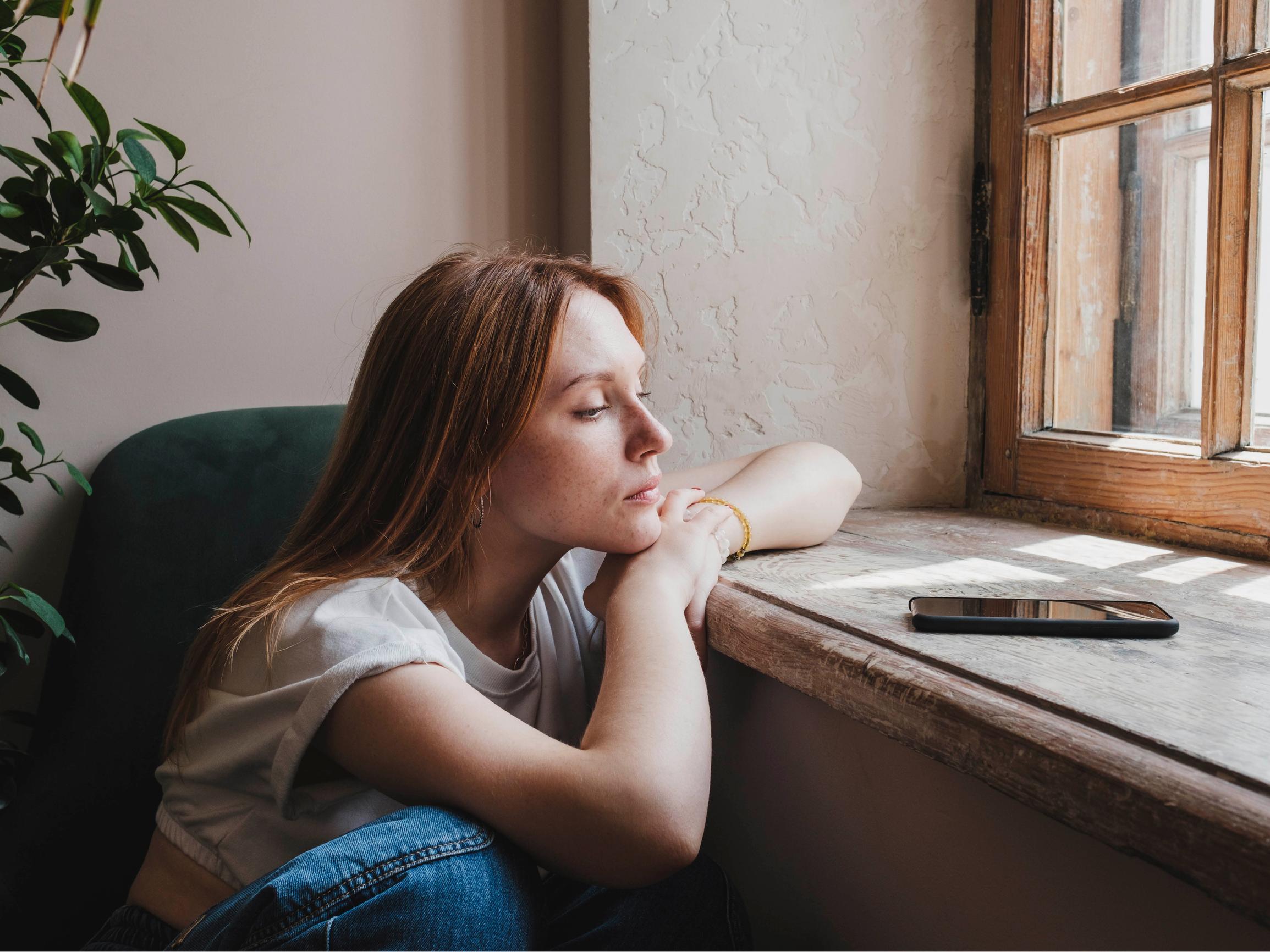 Tuntuuko, ettei kukaan oikein ymmärrä sinua? Saatat kärsiä tästä tunnetason ongelmasta – psykoterapeutin tehtävä voi auttaa