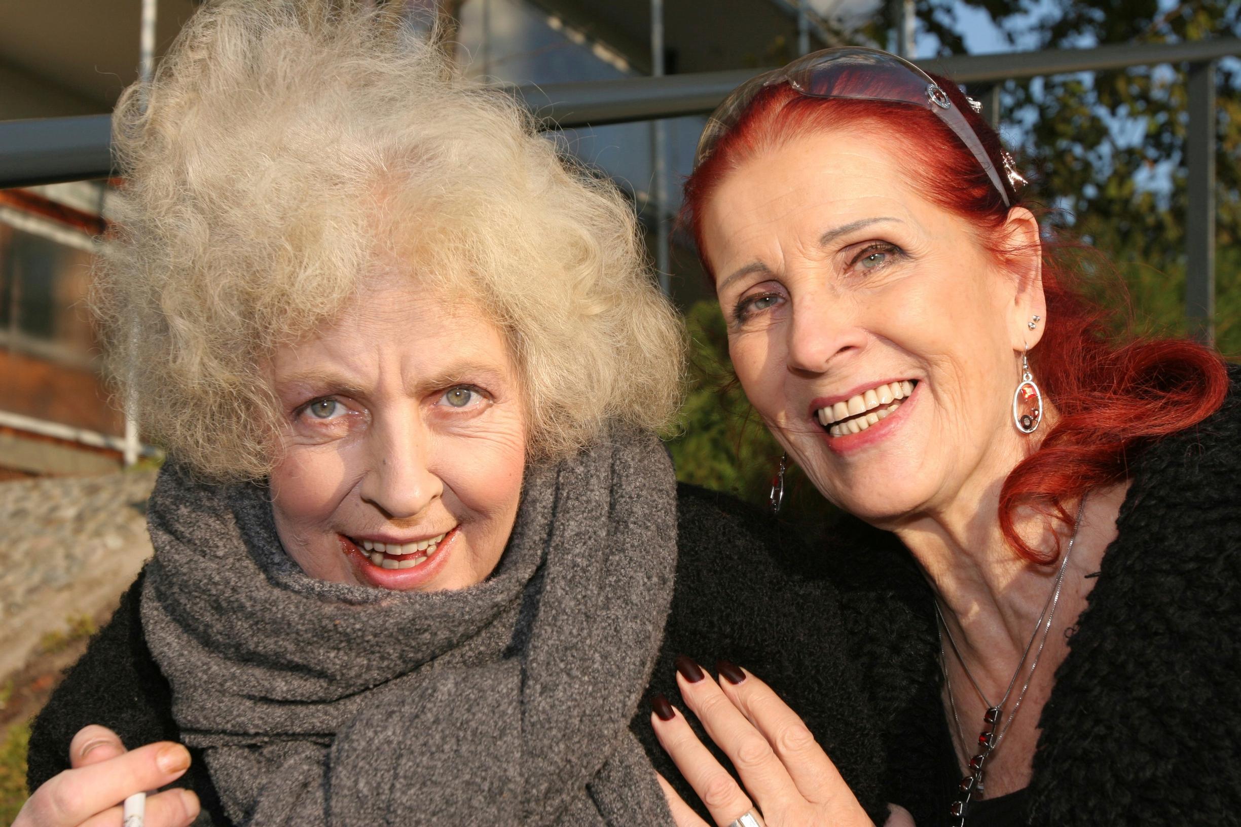 Pirjo Samulinin kuolema oli Airalle suuri menetys. Äiti ja tytär kuvattiin yhdessä 2005.