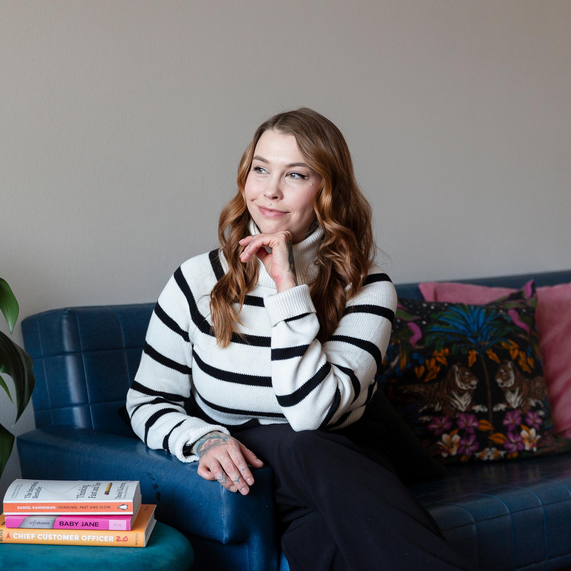 Kun Teklasta, 33, tuli äiti, heräsi kiukku naisten ahtaita rooleja kohtaan: ”On oltava uhrautuva, pitää tehdä kotityöt ja täytyy luoda uraa”