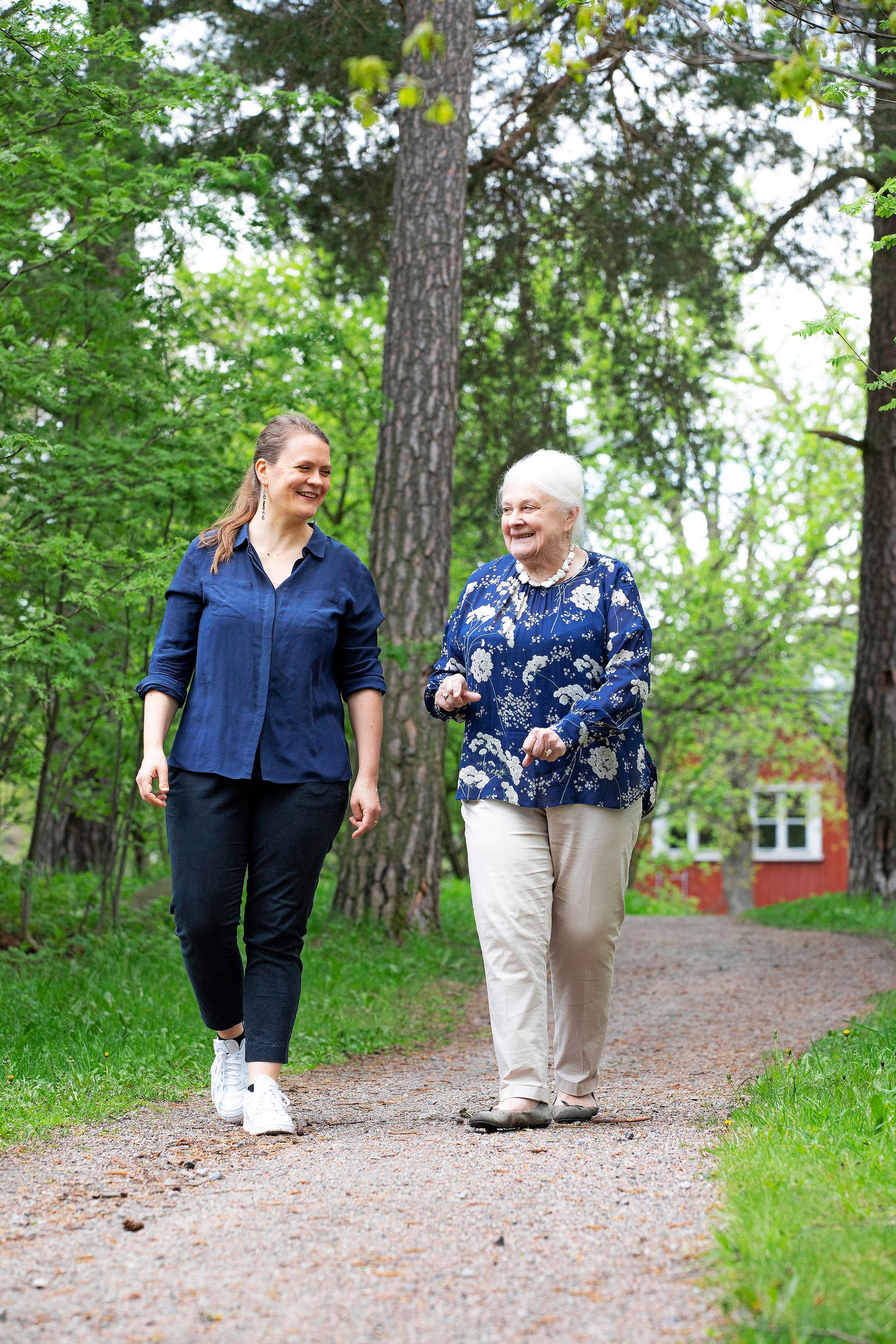 Ida Pimenoff on kulkenut äitinsä Marina Pimenoffin viitoittamaa polkua. ”Meissä molemmissa on maailmanparantajan vikaa”, Ida sanoo.