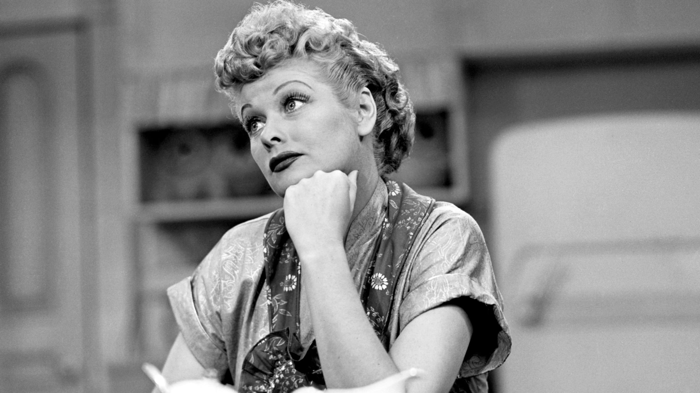 Lucille Ball nousi maailmanmaineeseen höpsönä kotirouvana – keski-iässä hänestä tuli viihdebisneksen vaikutusvaltaisin nainen