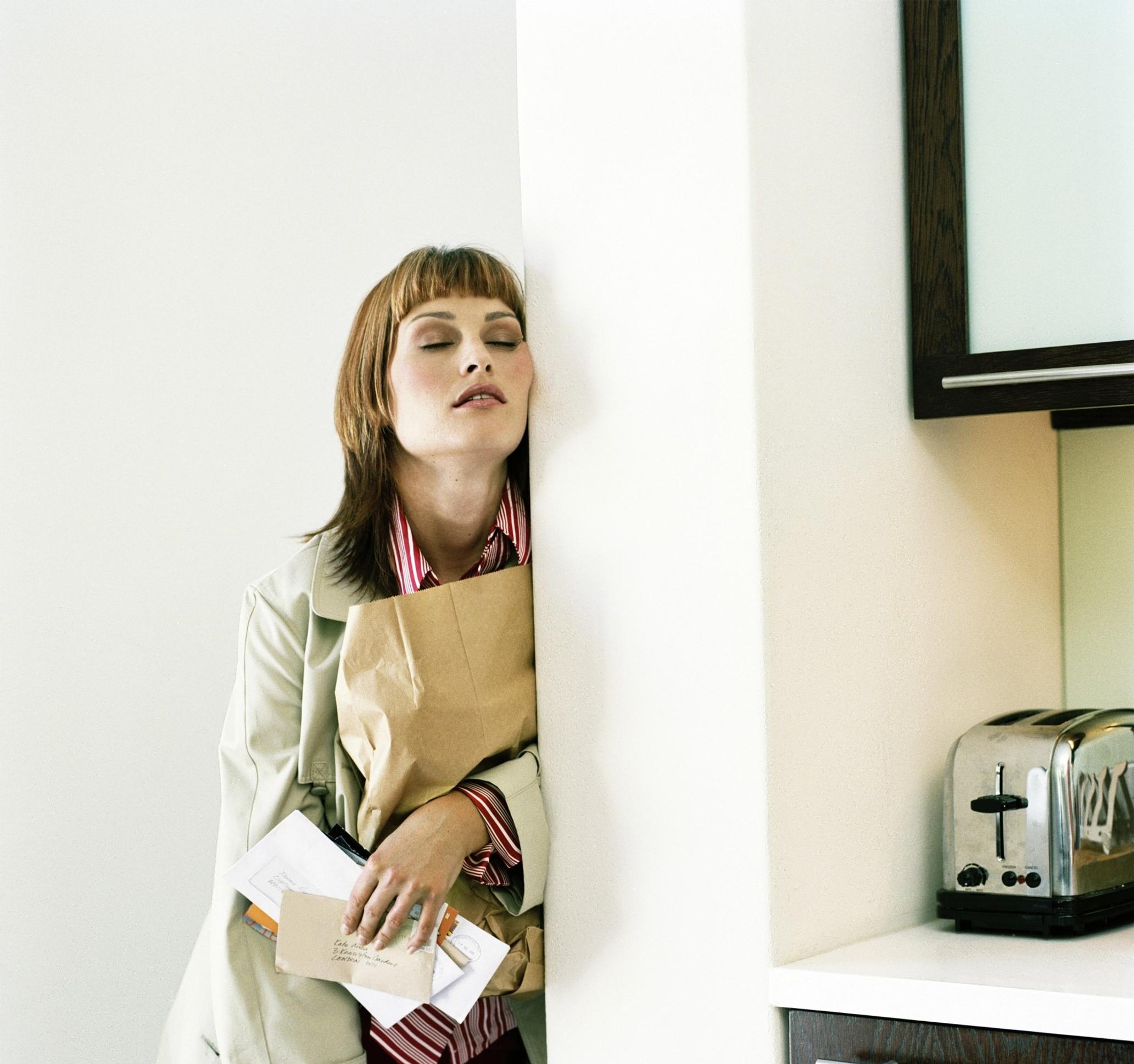 Etkö jaksa työpäivän jälkeen muuta kuin maata sohvalla? Toimi näin, jos työ vie jatkuvasti mehut