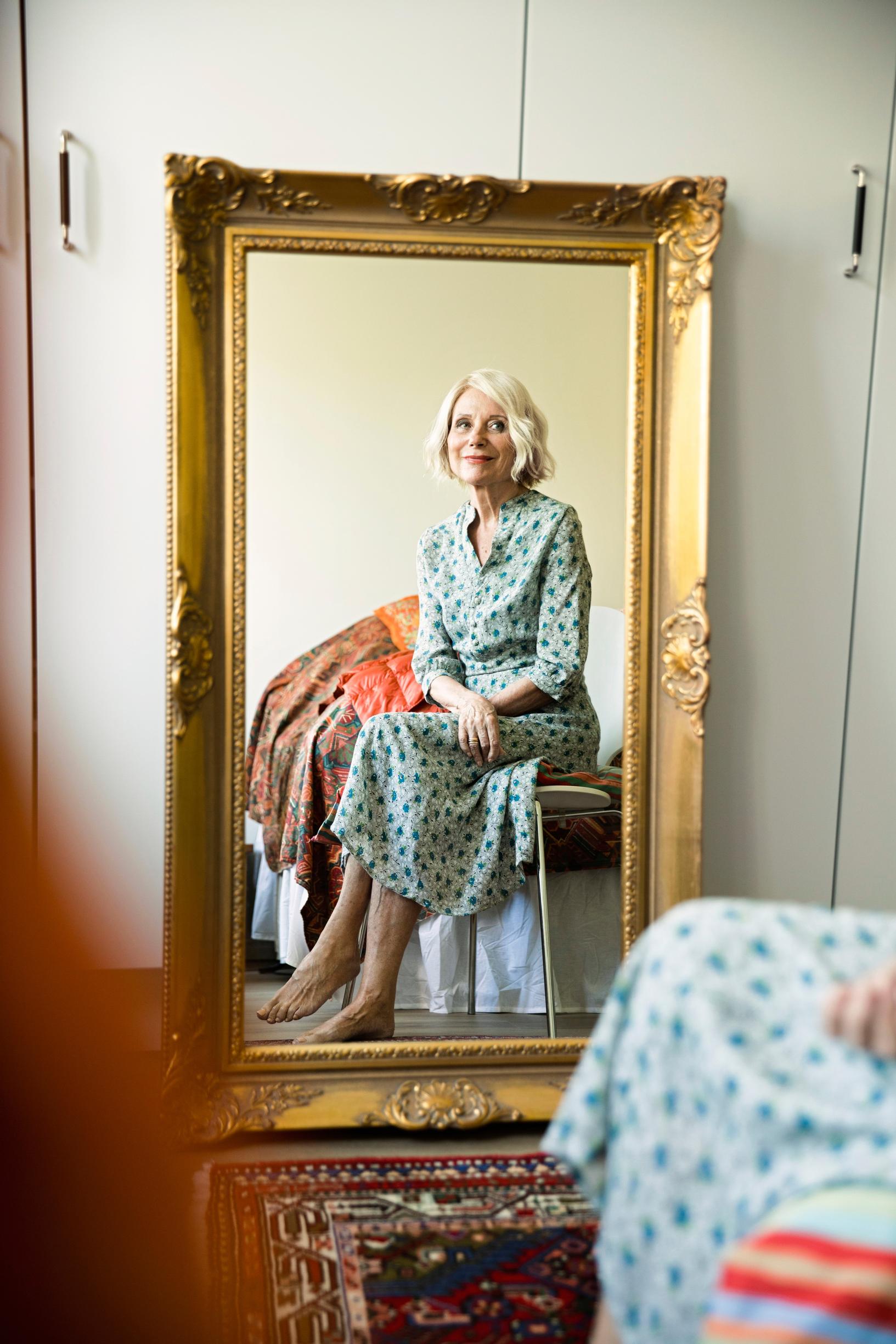 Ulla-Maija Paavilainen on julkaissut kahdeksan romaania ja kuusi tietokirjaa. Syyskuussa ilmestyy hänen Katarina Westin käsikirjoituksiin pohjautuva teoksensa.