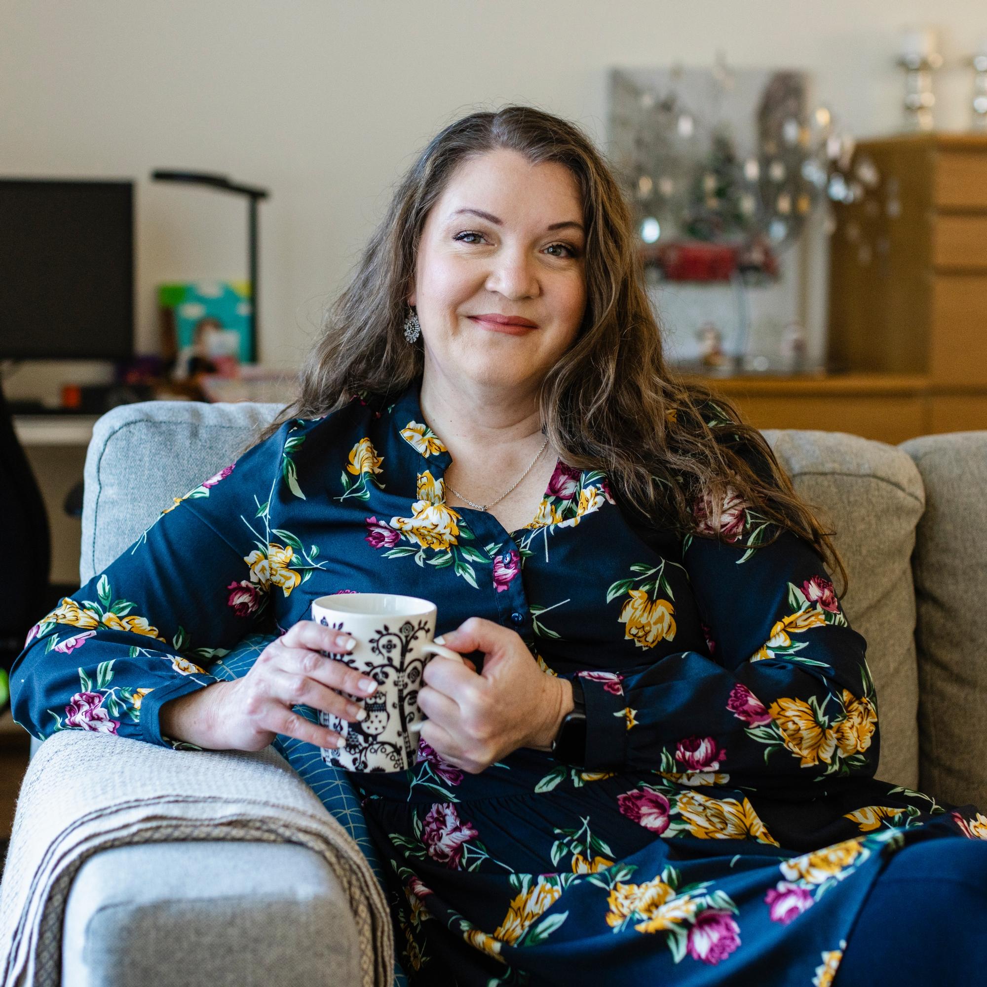 Outi, 52, eli pysähtynyttä elämää yksinäisessä liitossa – pelottava diagnoosi antoi rohkeuden erota