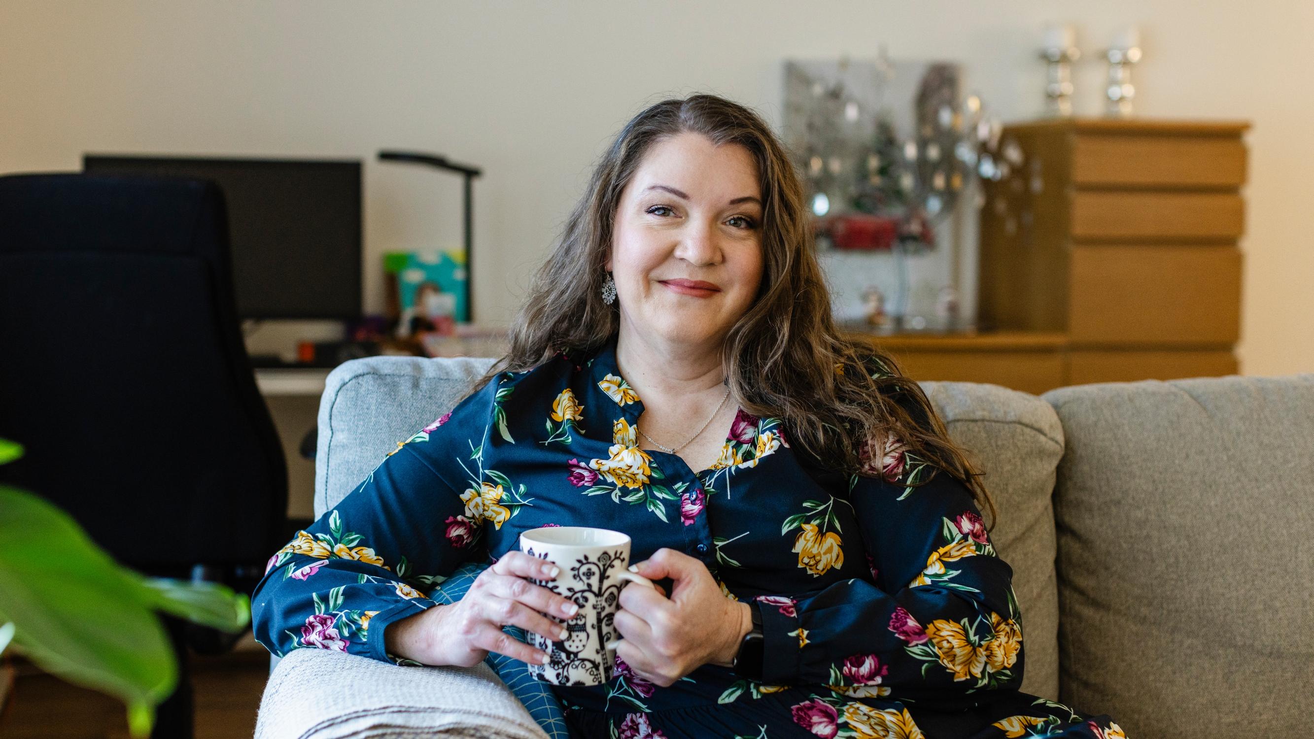 Outi, 52, eli pysähtynyttä elämää yksinäisessä liitossa – pelottava diagnoosi antoi rohkeuden erota