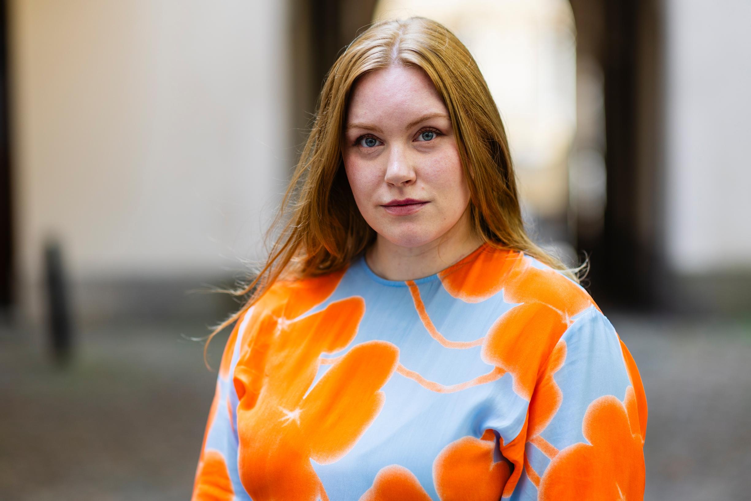 Näytelmäkirjailija Kaisa Lundán toivoo, että teattereissa esitettäisiin rohkeammin kotimaisia kantaesityksiä. ”Teatterinjohtajien pitäisi jaksaa etsiä uusia tekstejä. Suomessa on ollut taitavia näytelmäkirjailijoita aina Minna Canthista lähtien.”