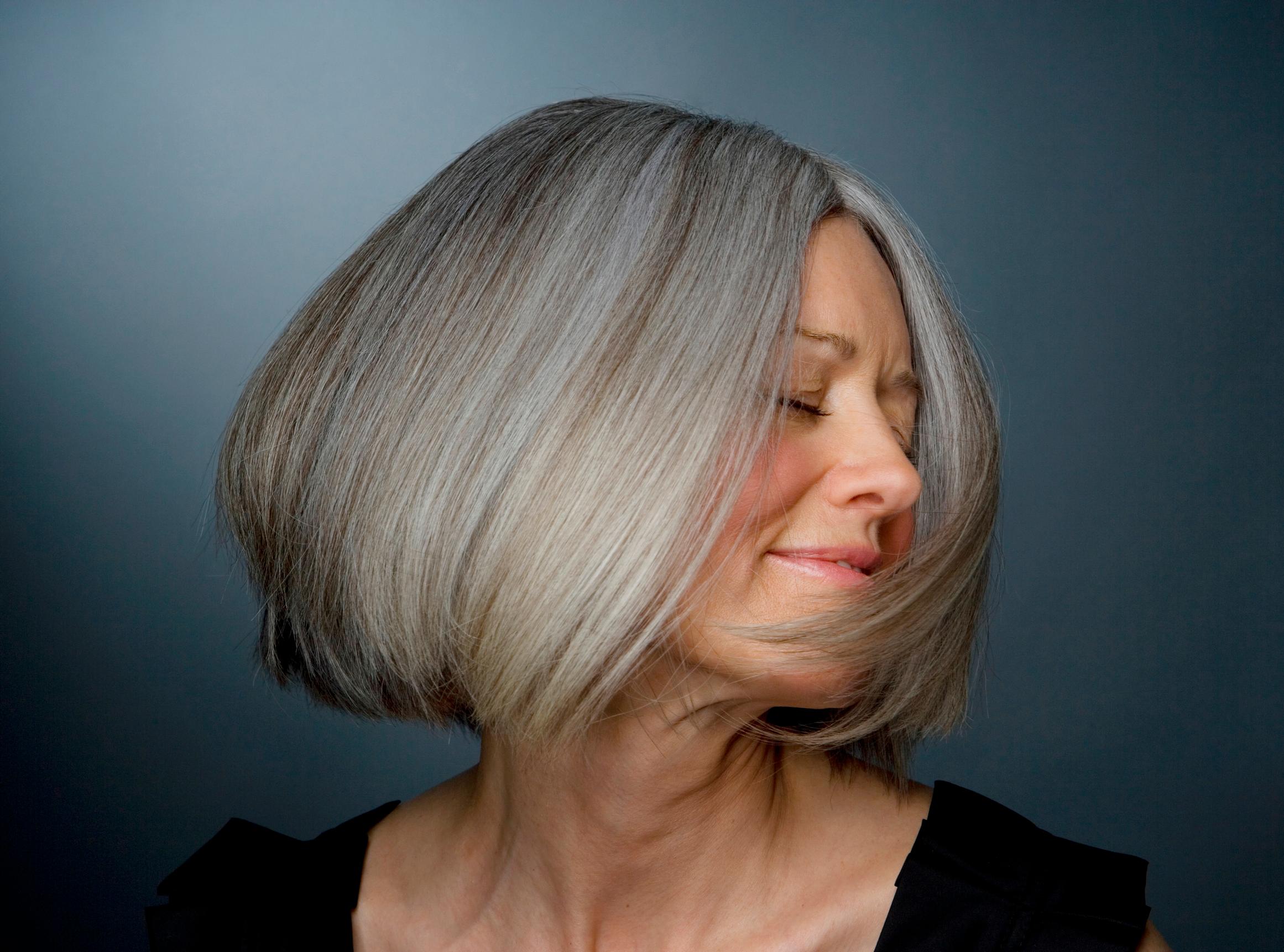 Saitko harmaita hiuksia? Nauti tai peitä!