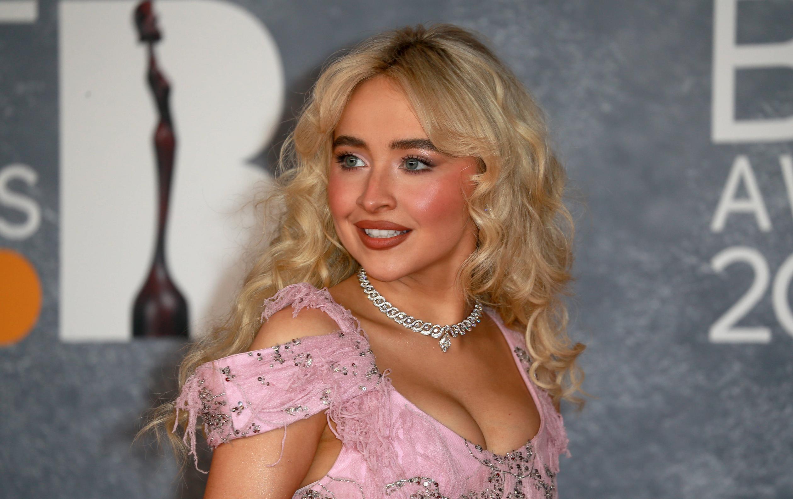 Trendi valitsi 10 parasta uutuusposkipunaa – yksi maksaa vain 3 euroa ja tuo kasvoille ihanan hehkun 