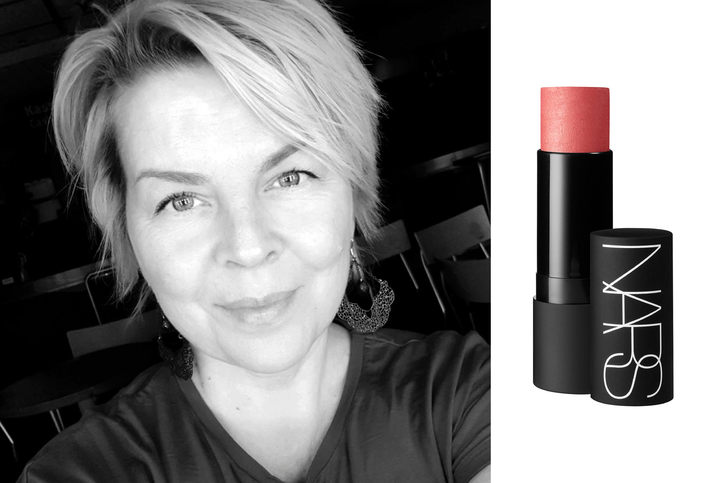 Katja Arolinna ja Nars The Multiple Dusty Rose -poskipuna