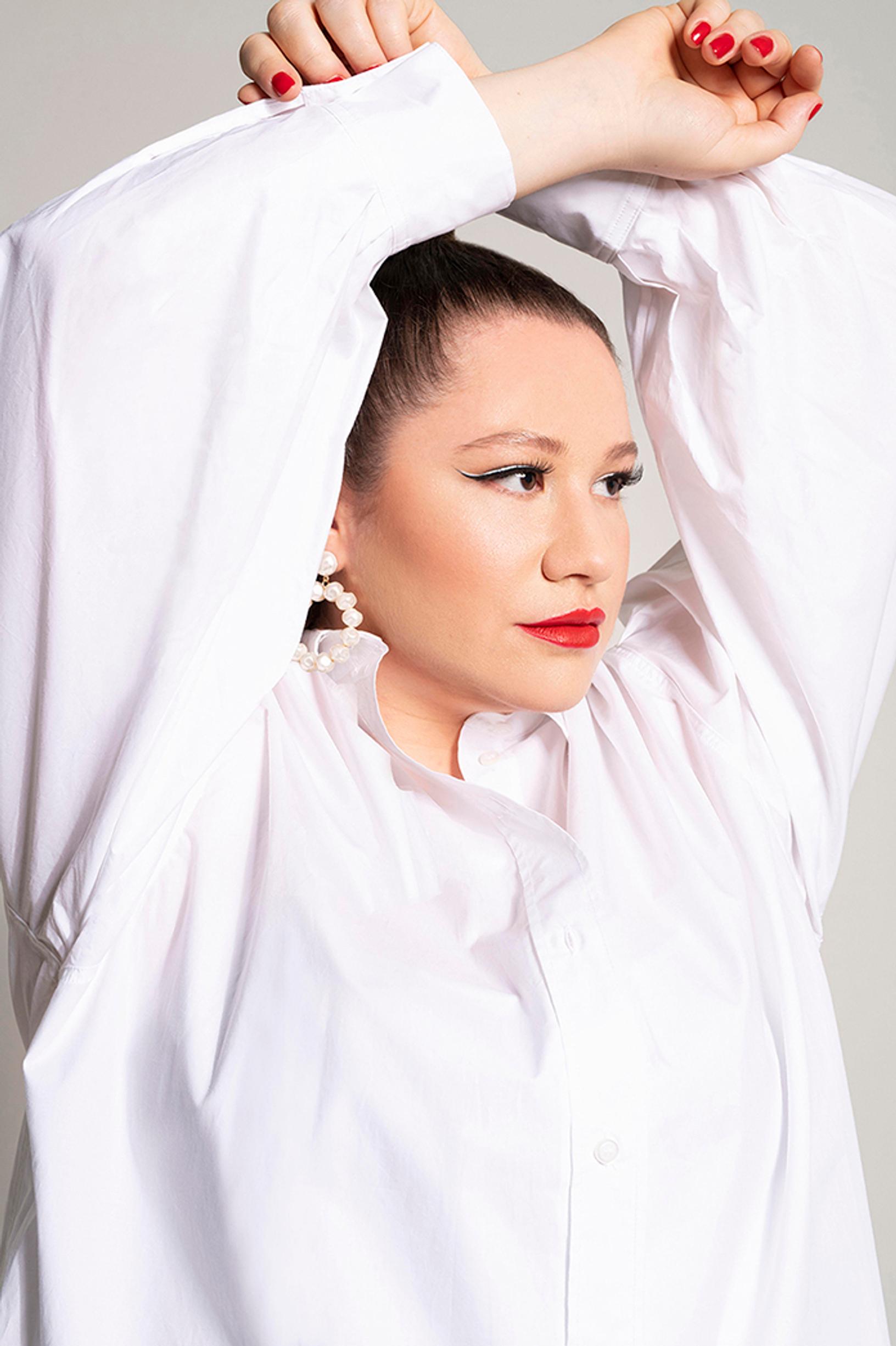 Meikkitaiteilija Sharon Rubanovitsch