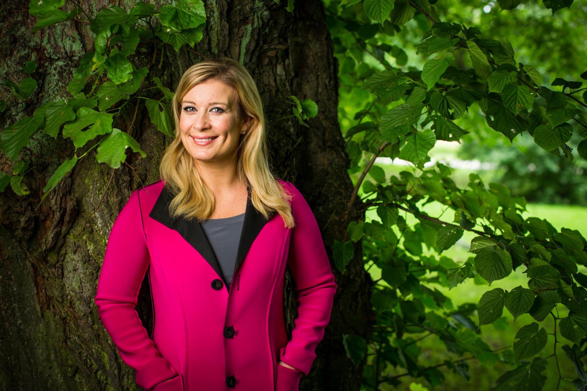 Uutisankkuri Kirsi Alm-Siira teki työtä, joka ei sopinut hänelle - uupumus opetti tärkeän asian: ”Omat vahvuudet kannattaa ottaa tosissaan”