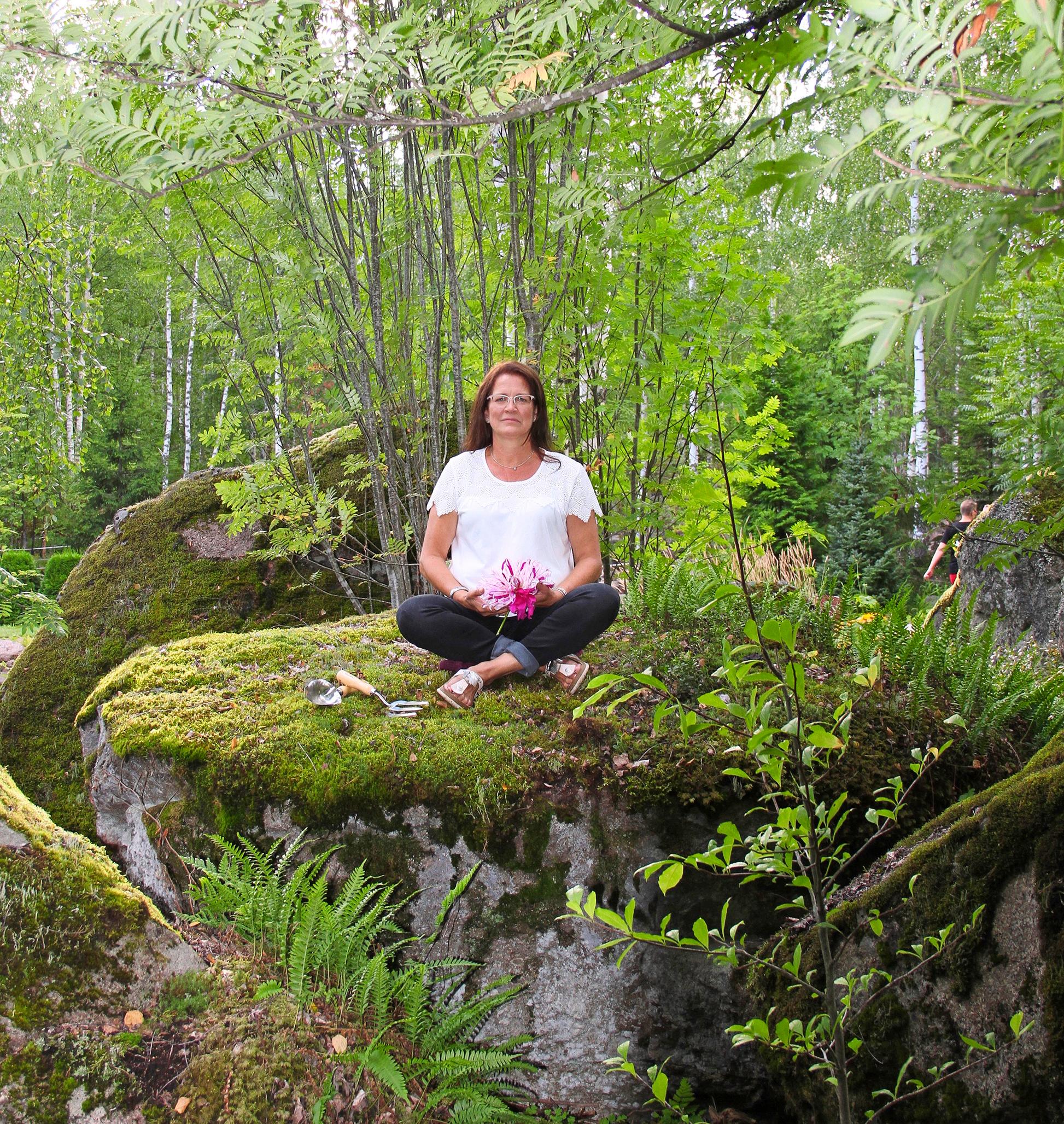 Puutarha hoitaa kaikkia aisteja: ”Pienikin vihreä keidas on riittävä kiitollisuuden harjoittamiseen”