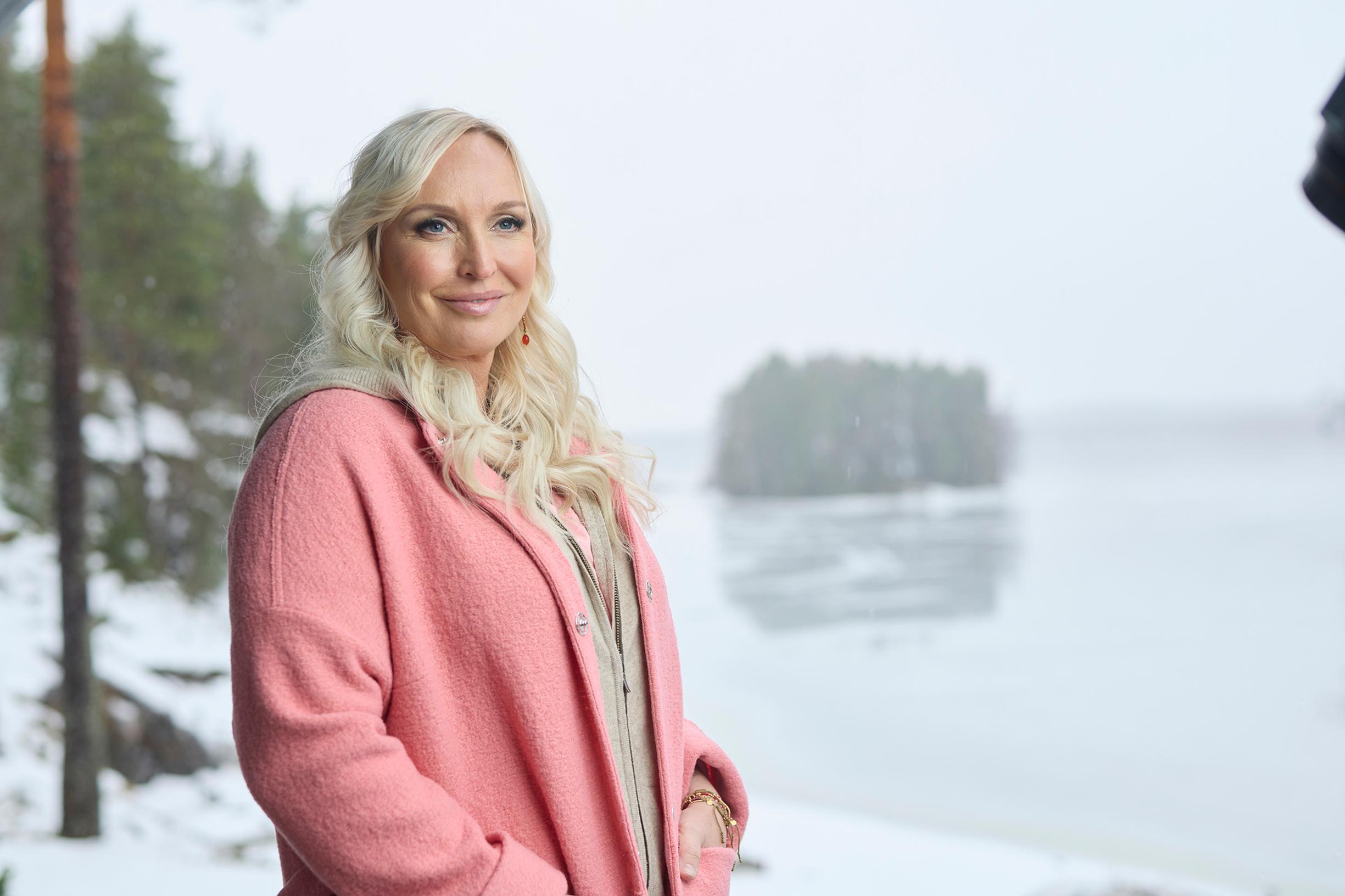 ”Ihmiskeho on uskomaton, kun se alkaa korjata itseään. On ihanaa, ettei minulla ole minkäänlaista tunnetta siitä, että lonkissani olisi vierasesineitä”, tekonivelleikkauksesta toipuva Jutta Larm sanoo.