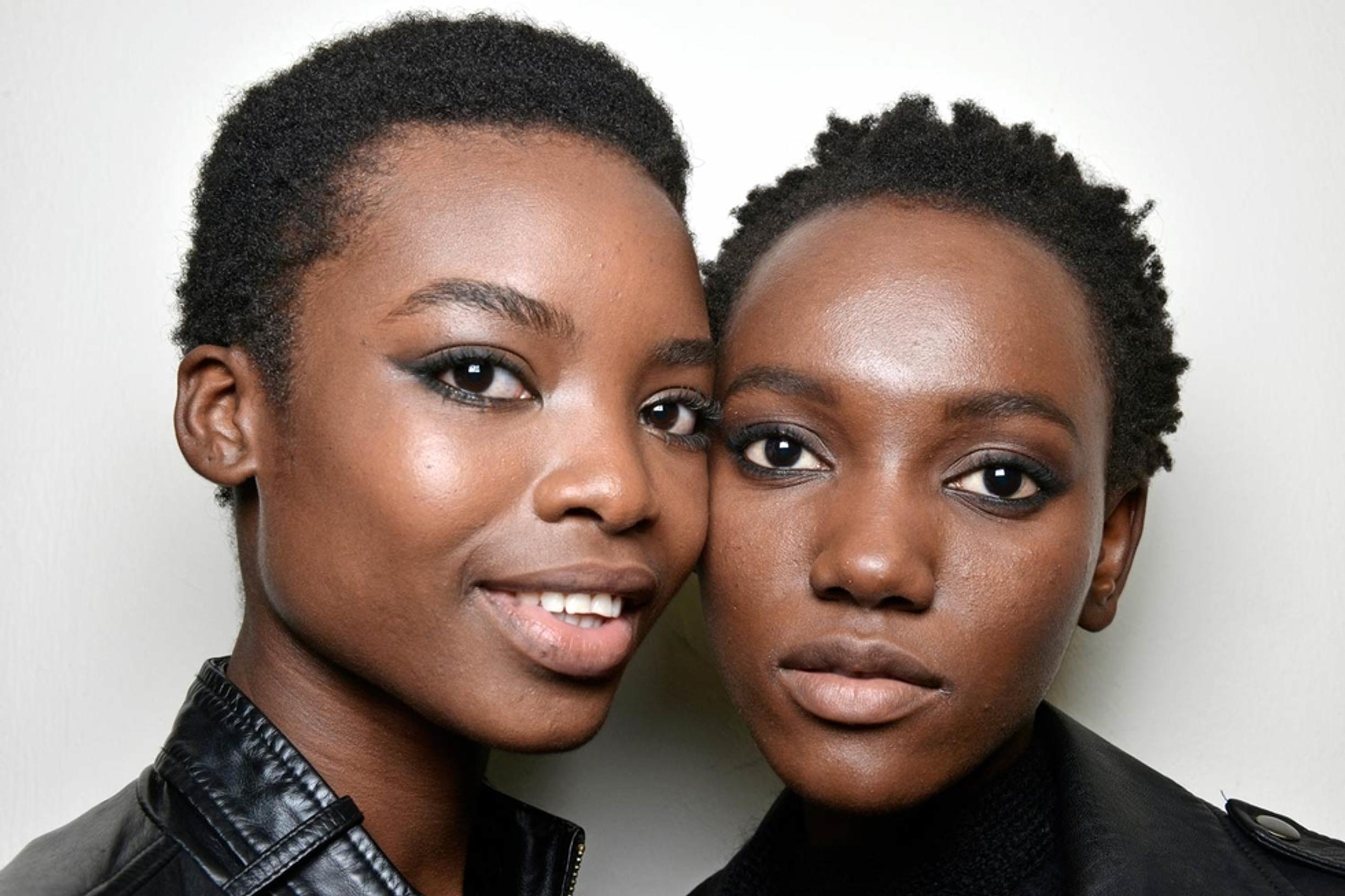 Rajaa silmät täydellisesti