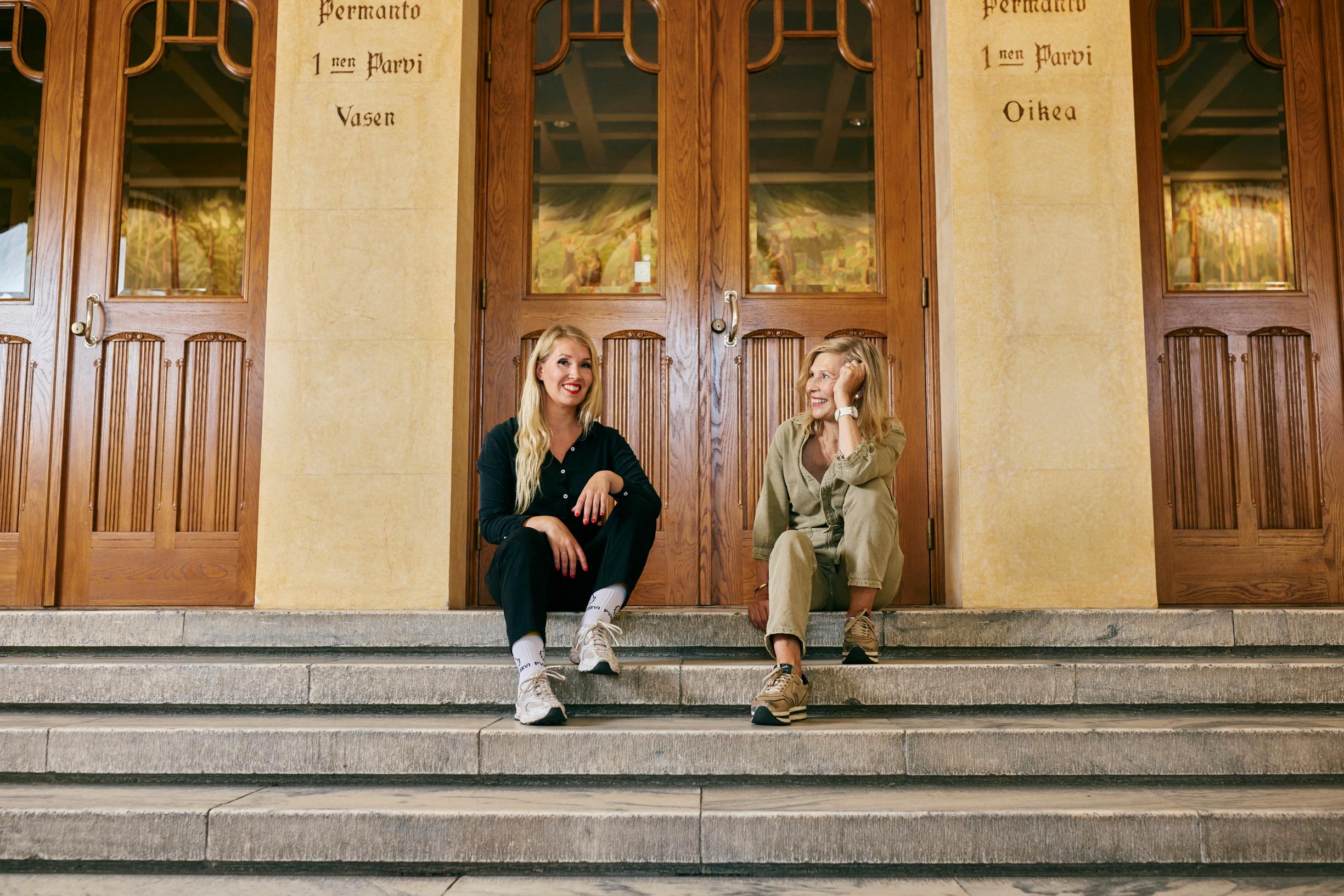 Laura Ruohonen toivoo, että olisi osannut antaa enemmän tunnustusta tyttärelleen, kun tämä oli nuorempi.