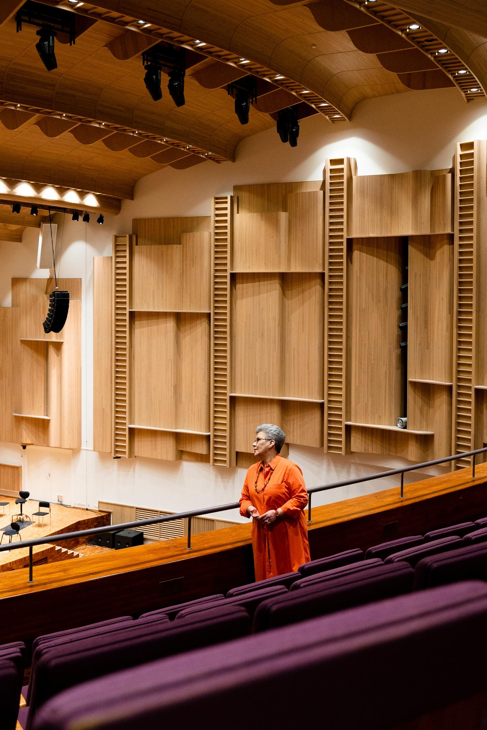 Soile kuvattiin oululaisessa Madetojan salissa, joka on hänelle tärkeä ja rakas paikka. Soile toivoo, että seuraavassa remontissa se kunnostettaisiin kelvolliseksi oopperaesityksille.