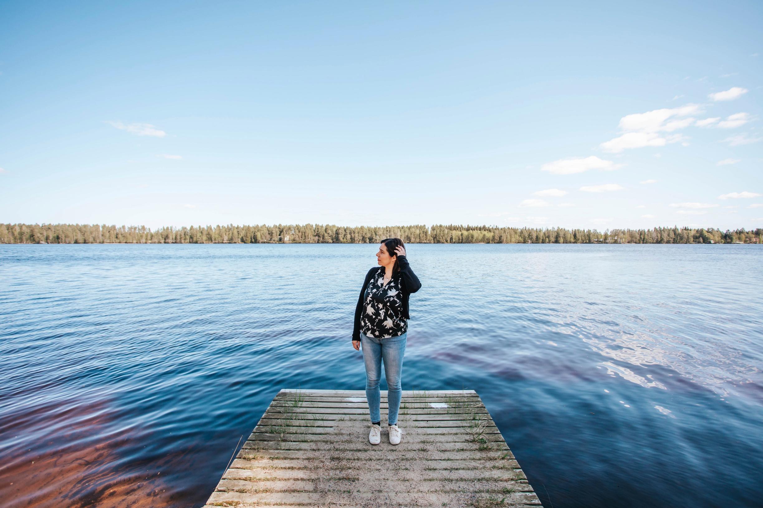 ”Välitän maailmassa eniten lapsista. Kun pahin mahdollinen on tapahtunut heille fiktiivisesti, minun ei enää tarvitse pelätä sitä”, Tuire sanoo kirjoistaan.
