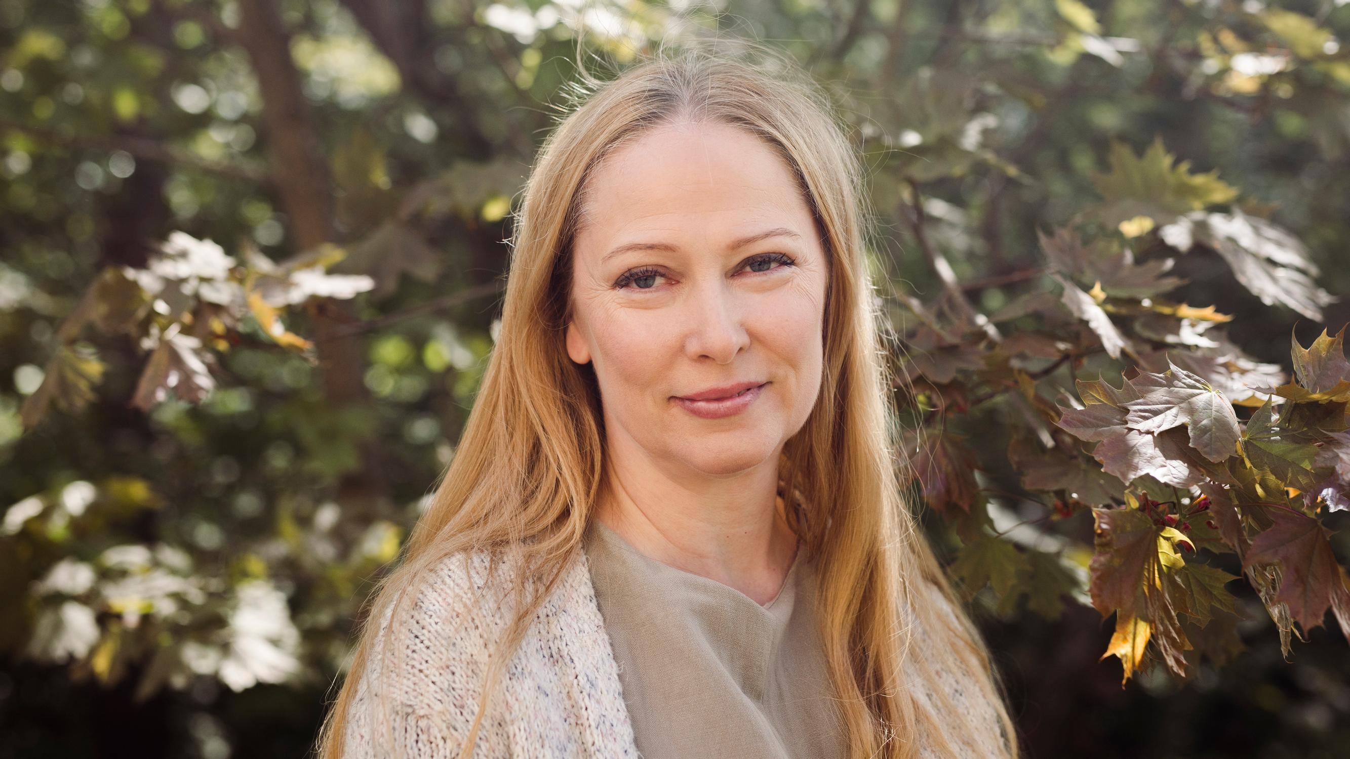 Kansanedustaja Terhi Koulumiehen piinallisia oireita pidettiin vuosia ihottumana ja migreeninä – oikea syy oli parantumaton verisyöpä