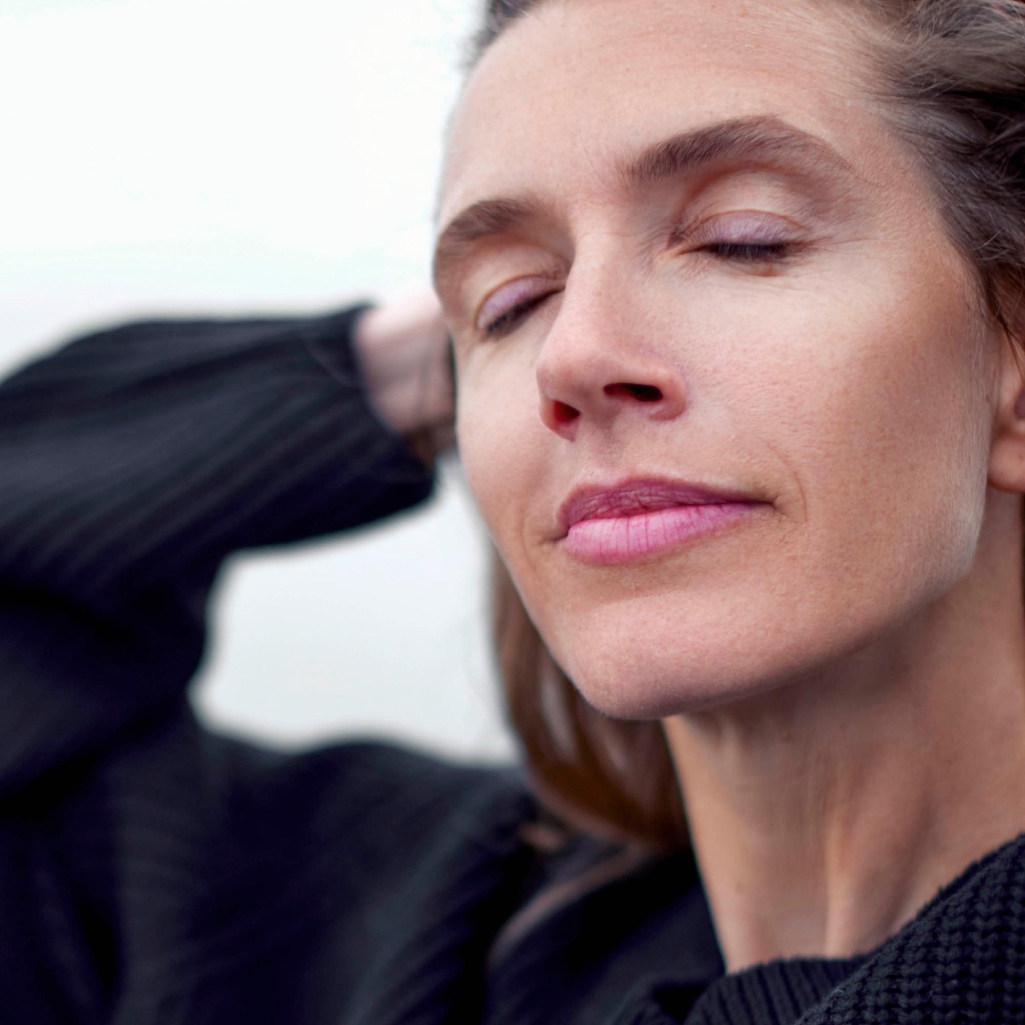 Kaipaatko mielenrauhaa? Psykologi kertoo 3 kohdan tehtävälistan, joka auttaa levottomuuteen