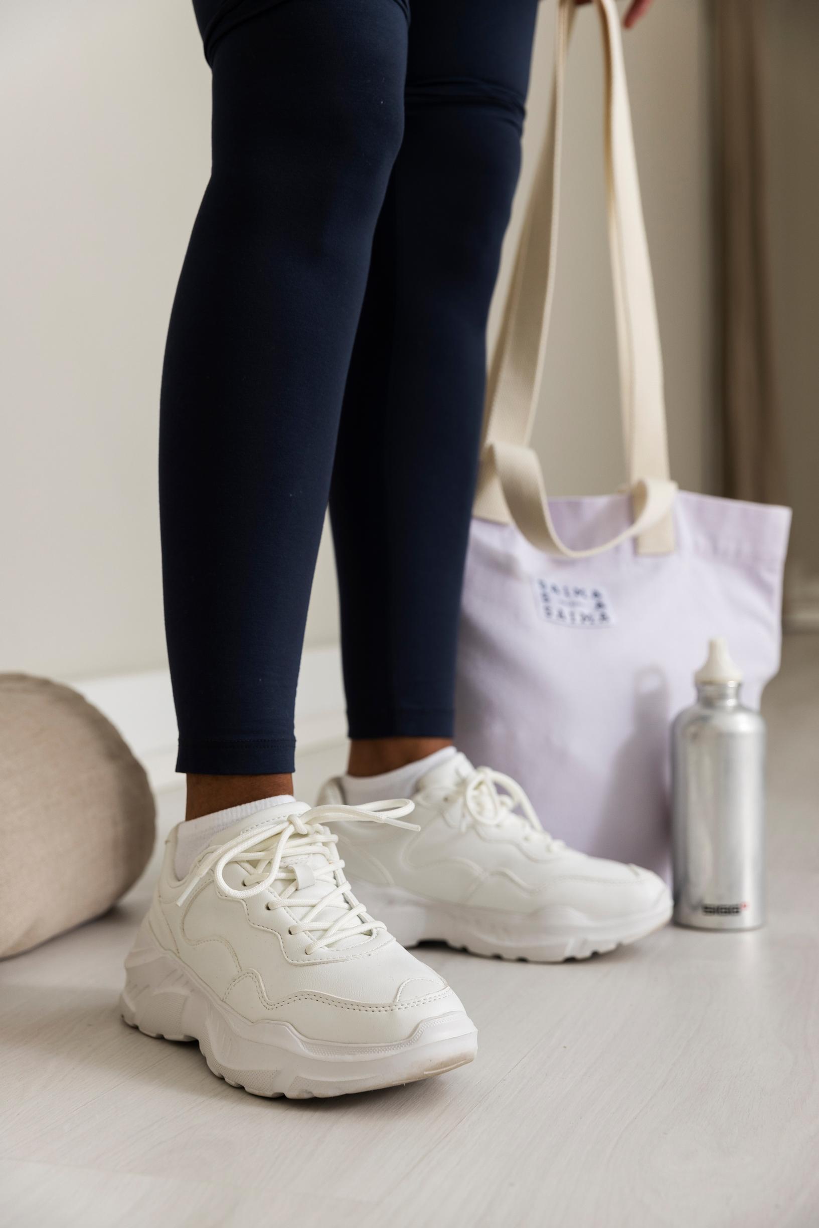 Puuvillatrikoot 65 e, Papu. Lenkkarit 35,99 e, Reserved. Kangaskassi 45 e, Saima. Alumiininen Sigg-juomapullo 19,90 e, Partioaitta.