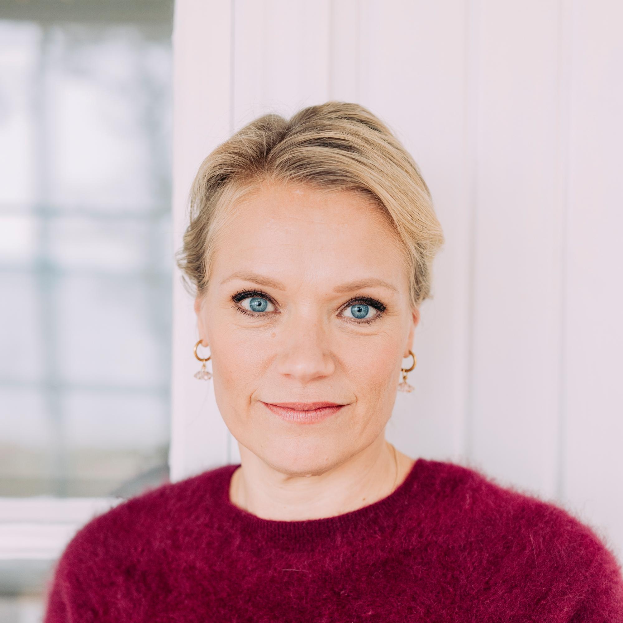 Maaret Kallio löysi meren rannalta vapaa-ajankodin, jonne saapuessaan hän tuntee heti rauhaa: ”Olen opetellut olemaan metsän keskellä yksin”