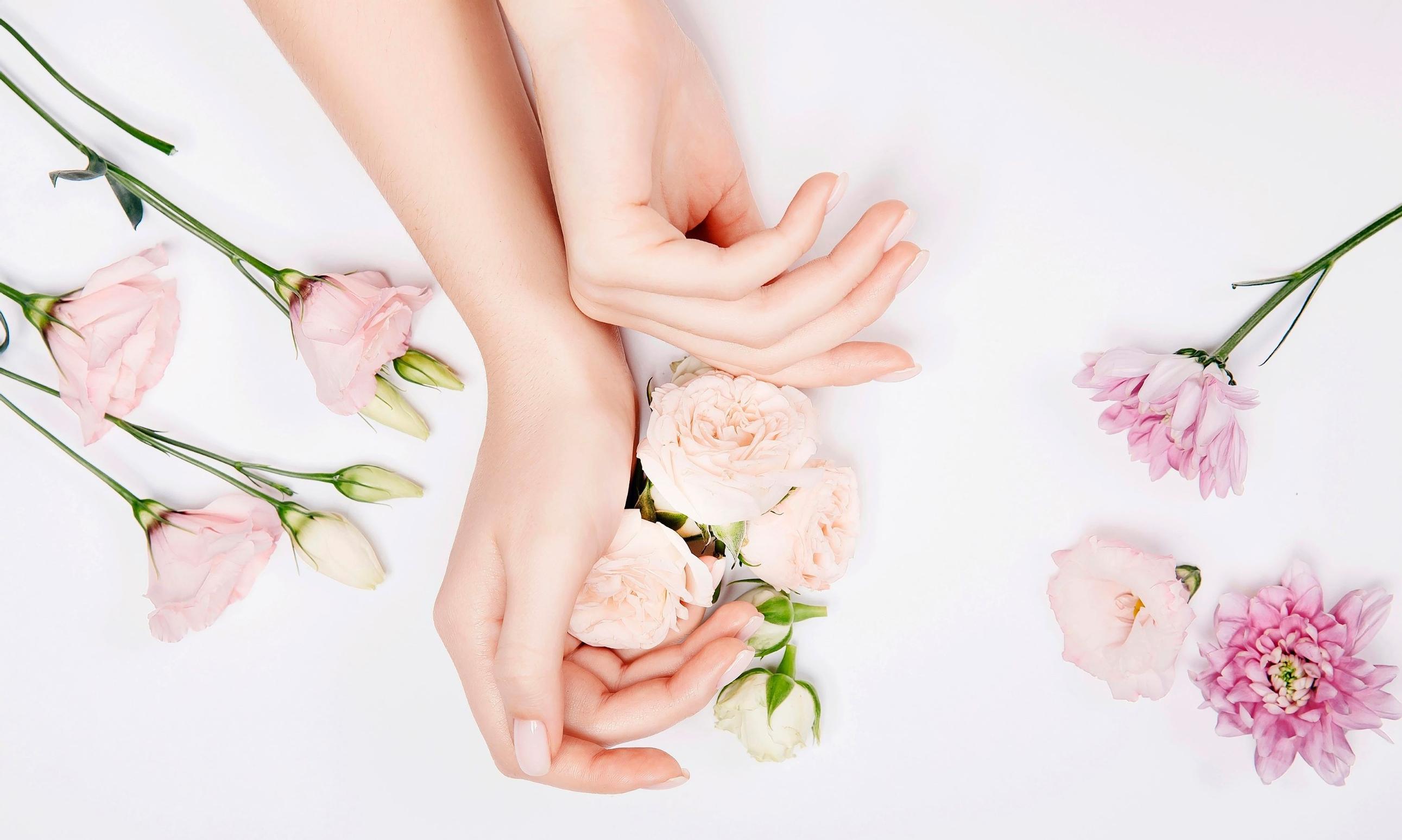 Kädet kauniiksi hoivaamalla – katso ohjeet helppoon kotihoitoon