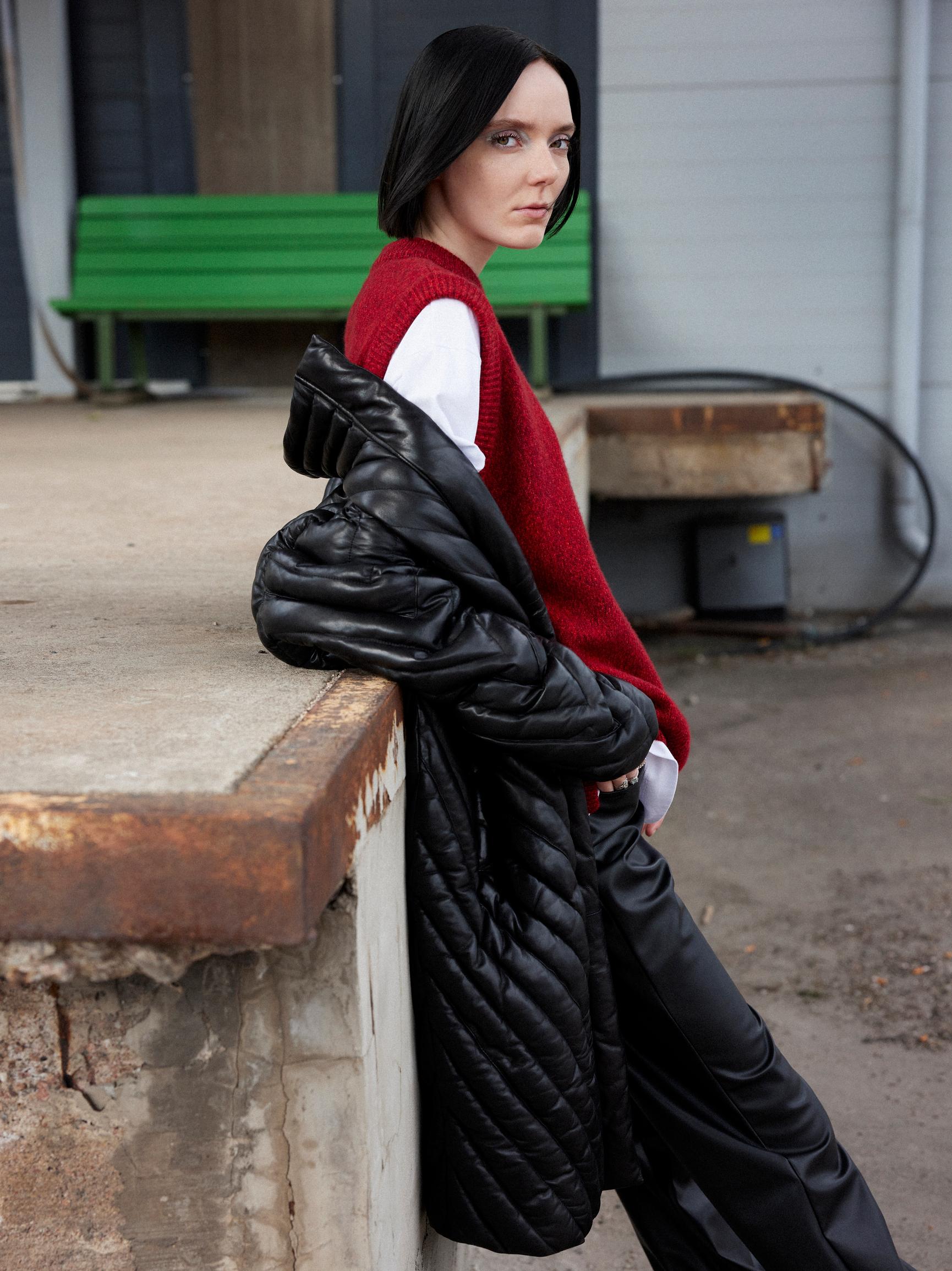 Syksyn yllättävimmät muotitrendit ovat tässä: nyt puetaan nahkainen toppatakki ja eräjormalta lainatut housut