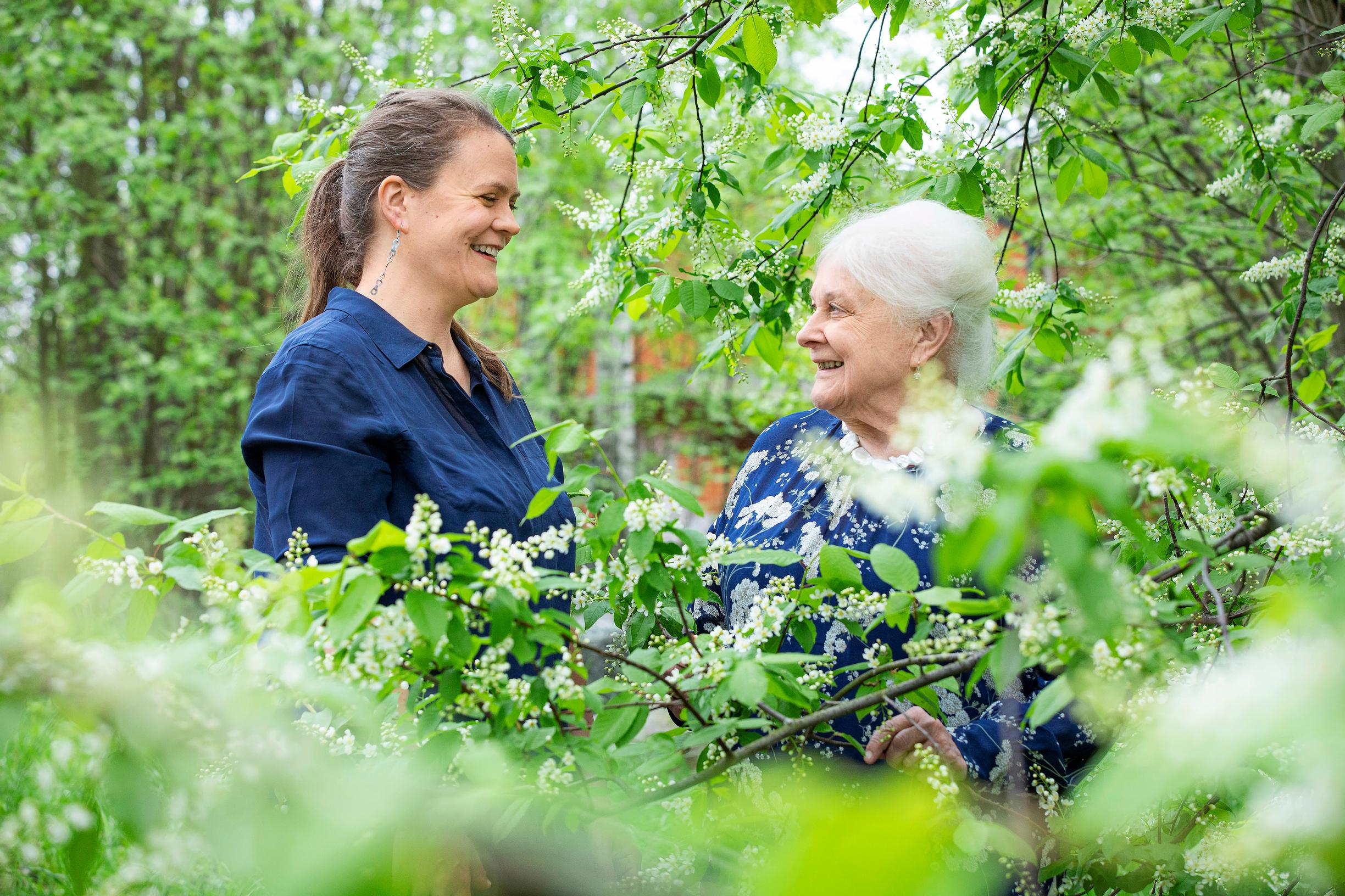 Keski-iän kynnyksellä Ida Pimenoff tajusi, että suhde isään ei todennäköisesti koskaan korjaantuisi. Sitä päivää, jolloin isä hyväksyisi Idan osaksi elämäänsä, ei tulisi.