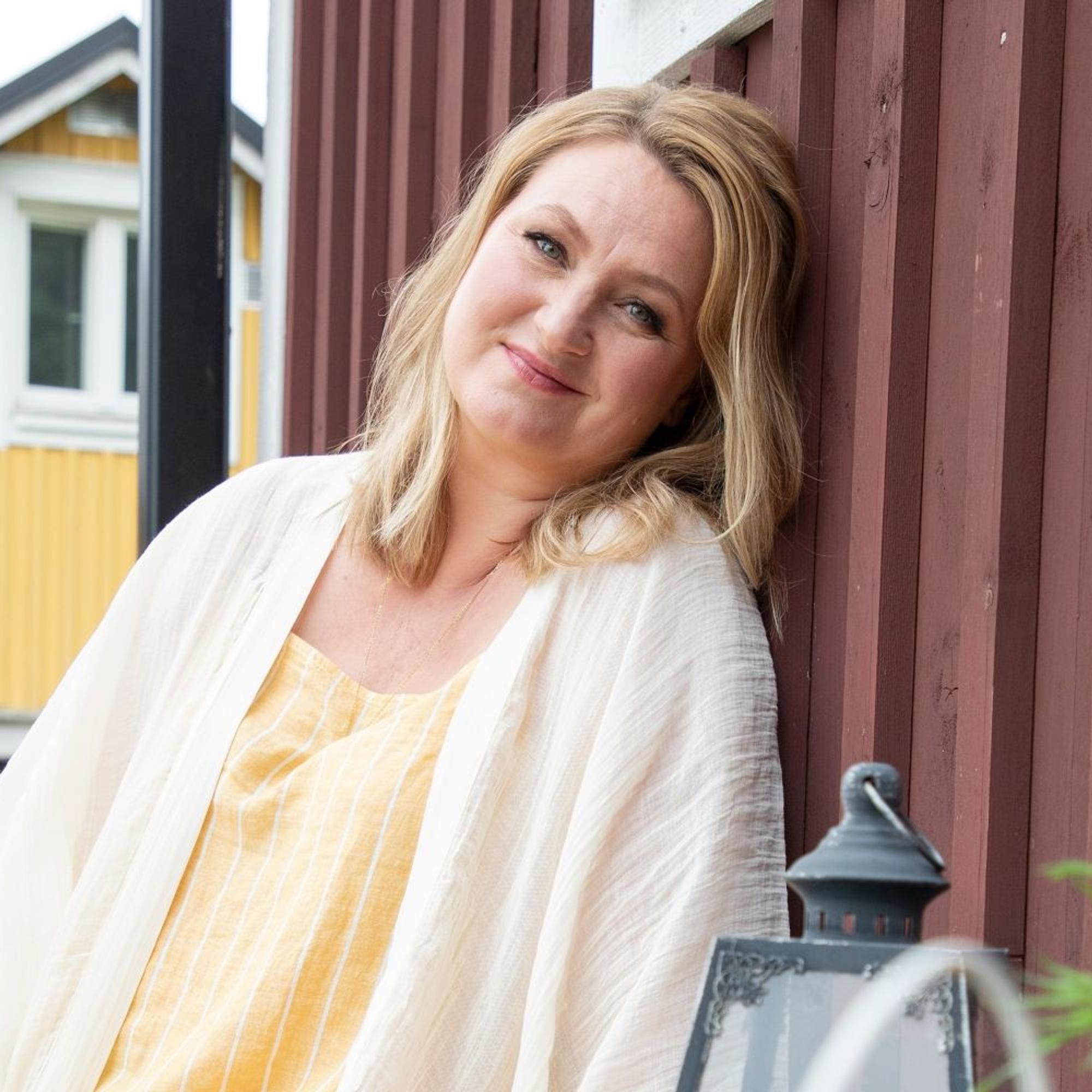 Ria Katajan ja hänen vanhempiensa suhdetta varjosti häpeä: "Lapsena koin, etten saa rakkautta olemalla oma itseni"