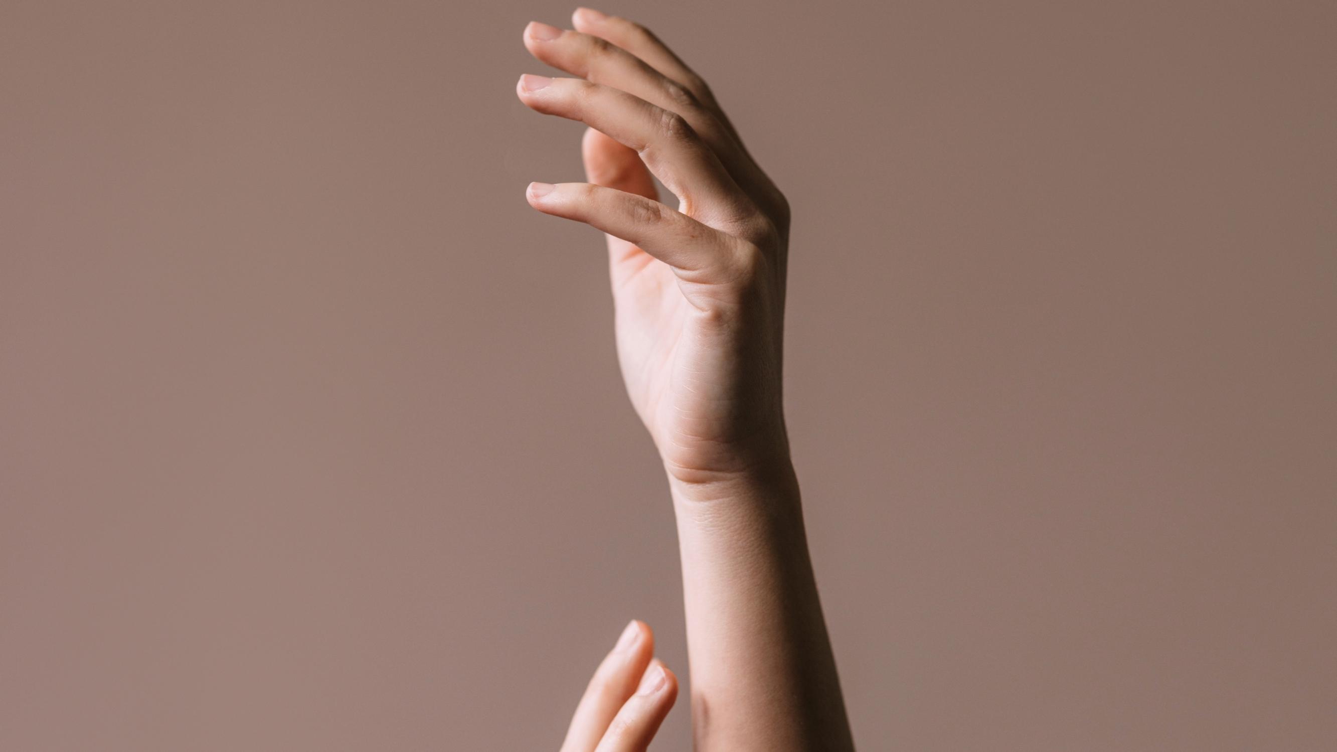 Näin kortisoni voi vaikuttaa kasvoihin ja keskivartaloon – asiantuntija kertoo, miten käytät sitä turvallisesti