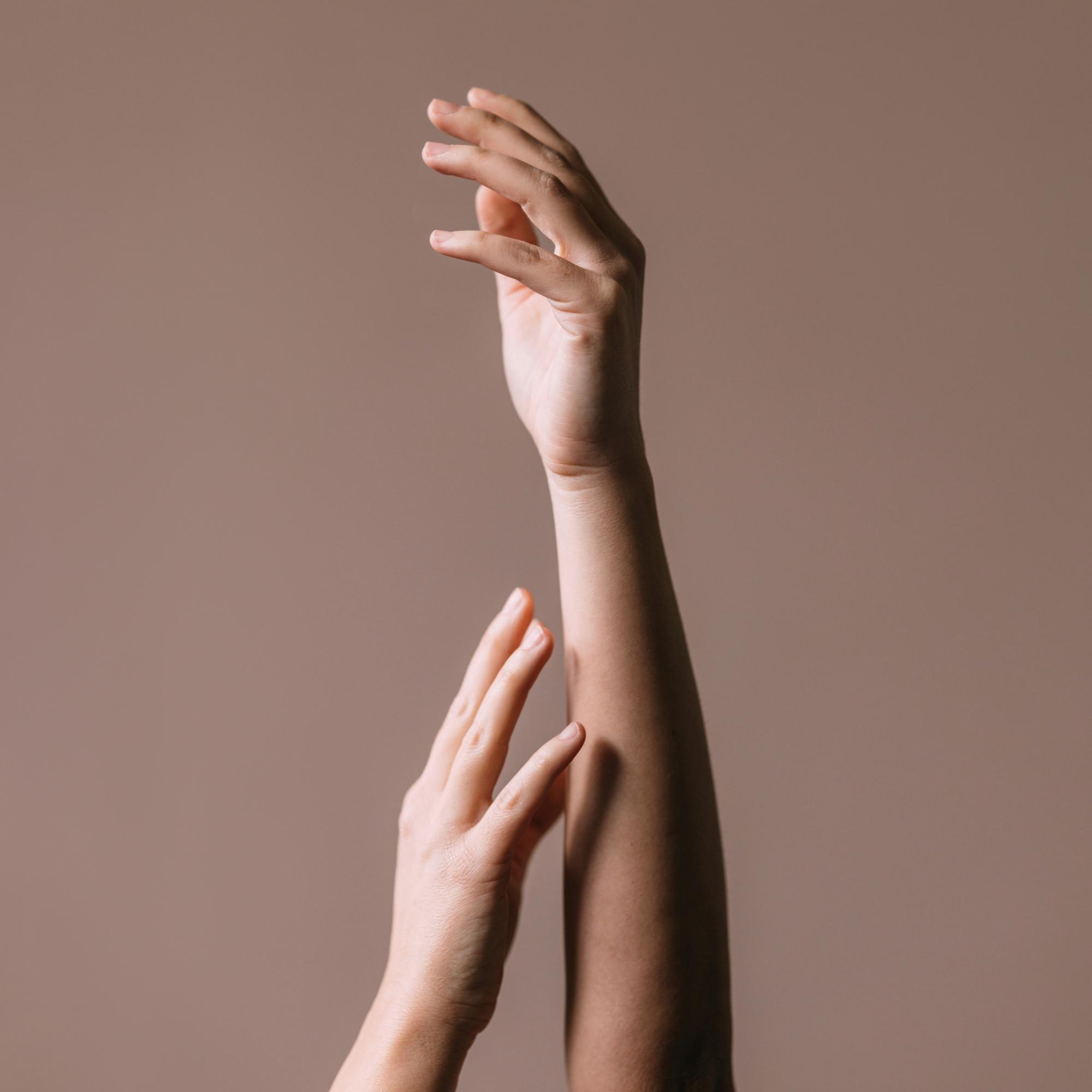 Näin kortisoni voi vaikuttaa kasvoihin ja keskivartaloon – asiantuntija kertoo, miten käytät sitä turvallisesti